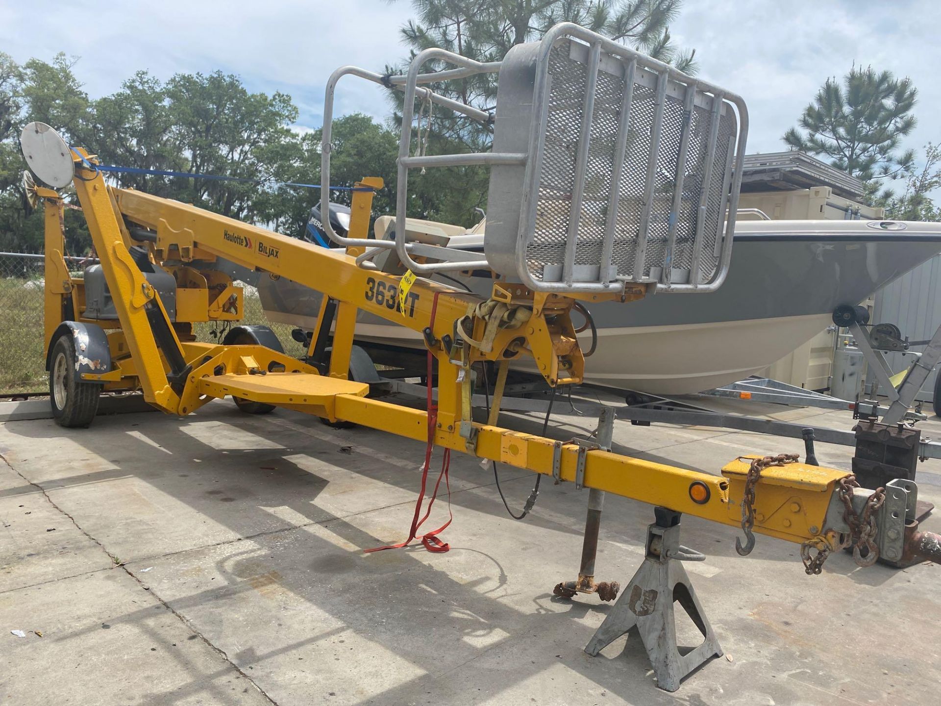 HAULOTTE BILJAX 3632T TOW BEHIND MAN LIFT, OUTRIGGERS, NO BATTERIES, CONDITION UNKNOWN