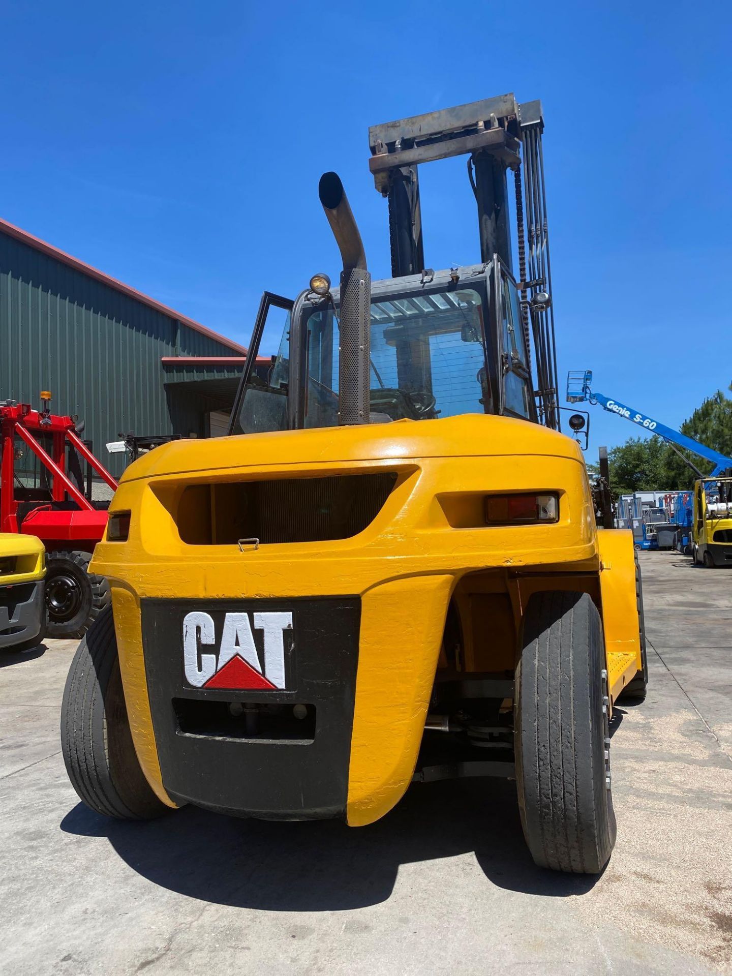 2008 CAT P30000 DIESEL FORKLIFT, 30,000 LB CAPACITY, TILT, SIDE SHIFT, HYDRAULIC FORK POSITIONING, D - Image 8 of 14