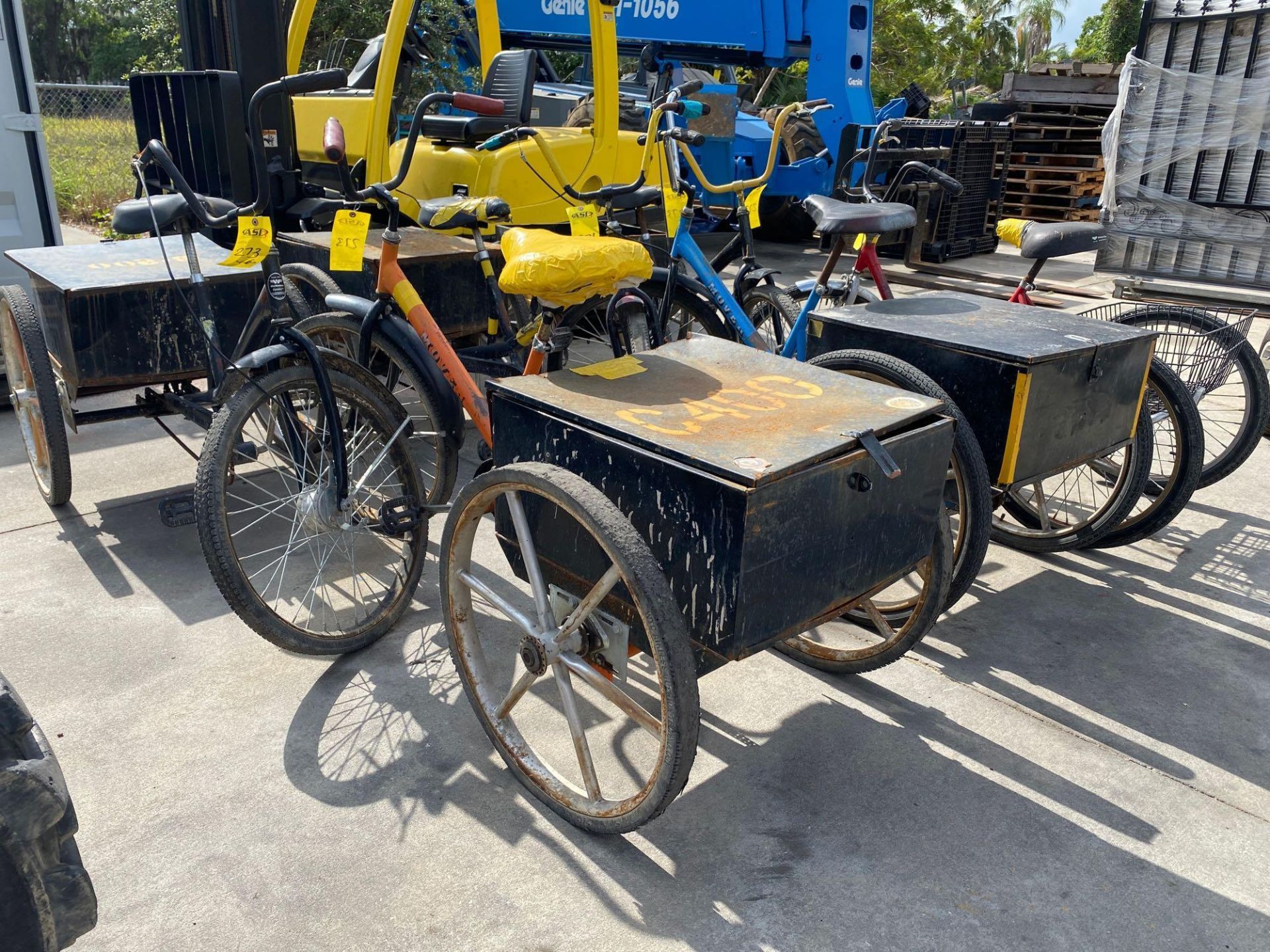 SIX 3-WHEELED SHOP BIKES WITH BASKETS - Image 6 of 8