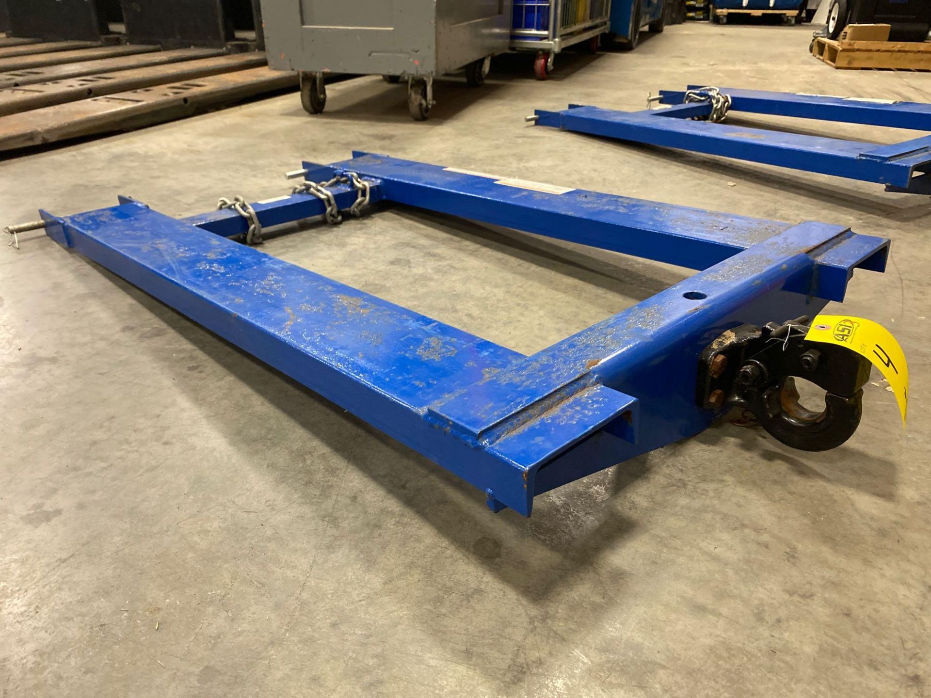 TOW HITCH FORKLIFT ATTACHMENT - Image 2 of 2