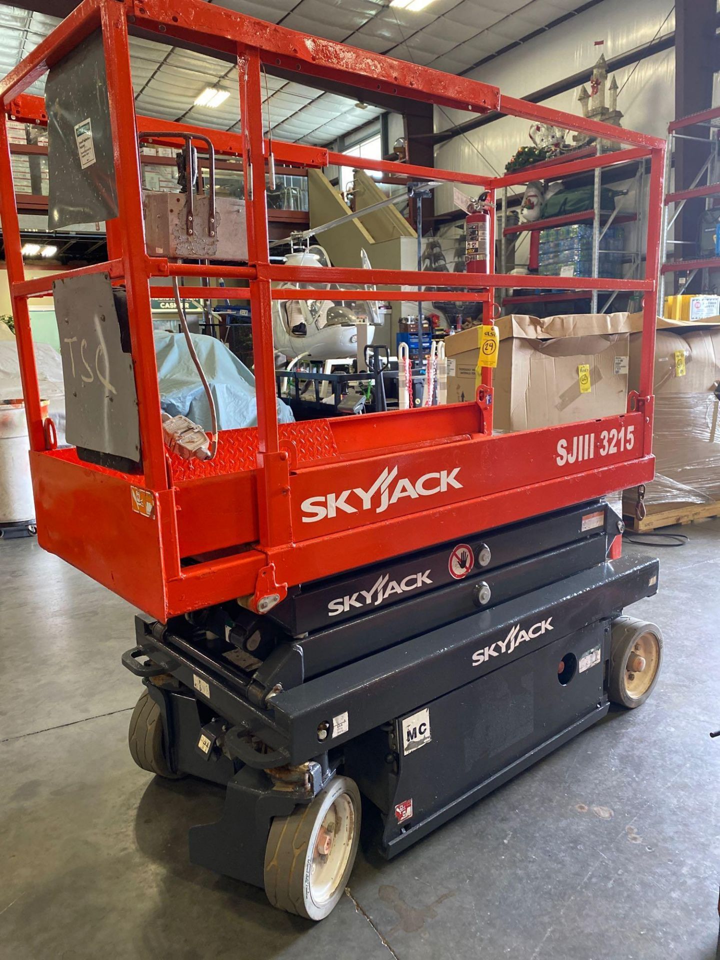 2015 SKYJACK SJIII-3215 ELECTRIC SCISSOR LIFT, SELF PROPELLED, BUILT IN BATTERY CHARGER, 15' PLATFOR - Image 10 of 11