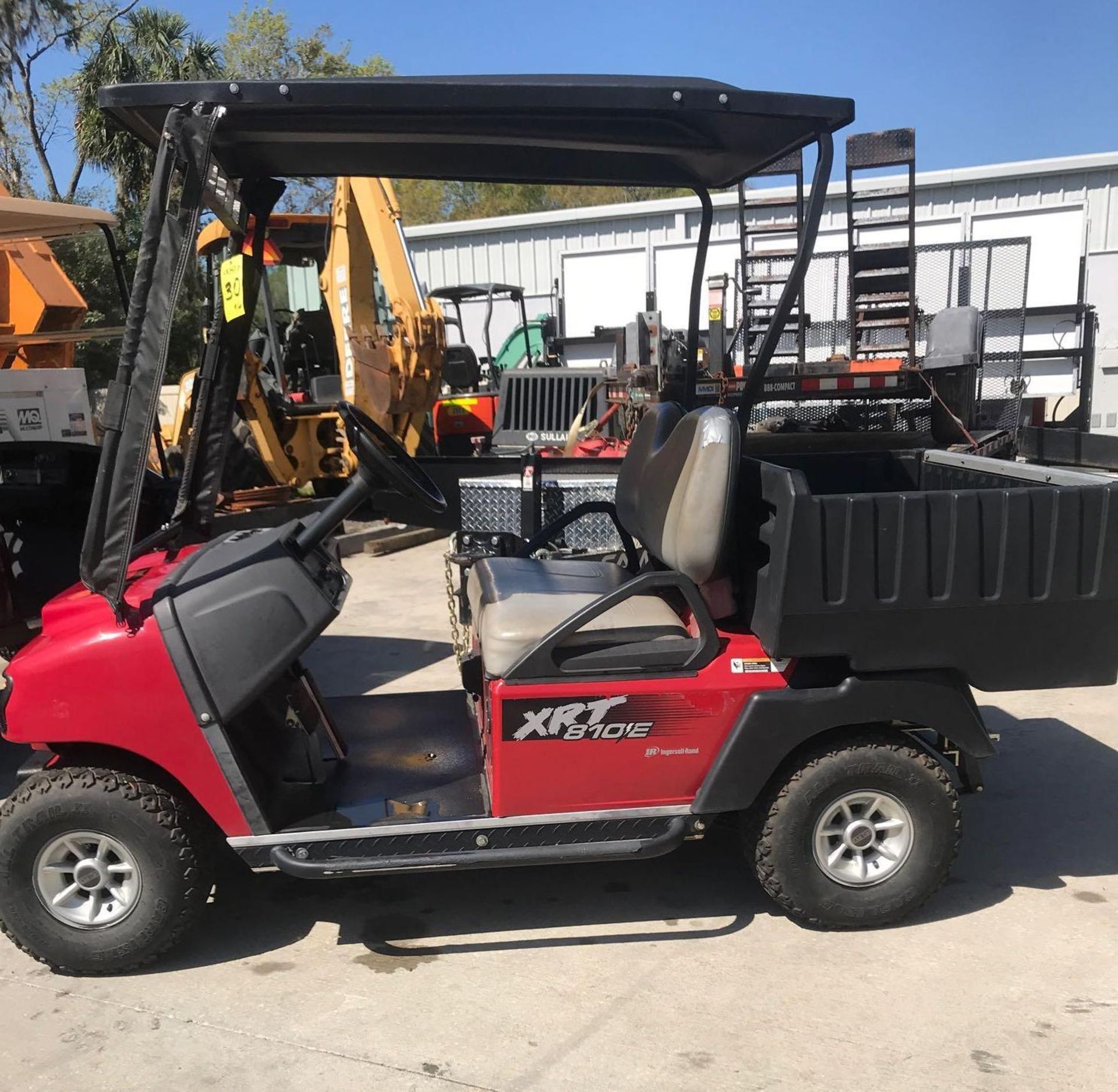 INGERSOLL RAND/CLUB CAR XRT 810E ELECTRIC UTV