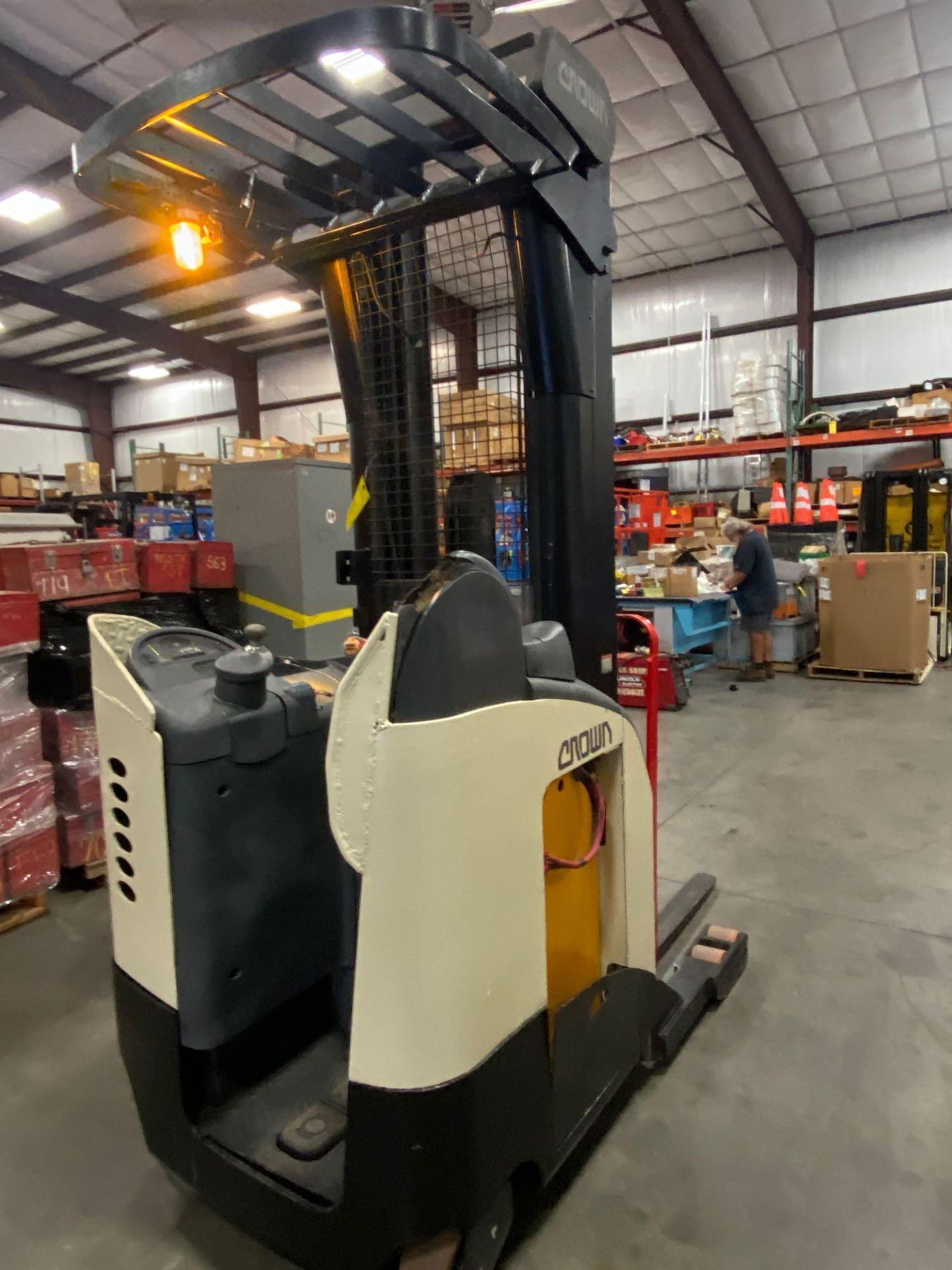 CROWN ELECTRIC REACH TRUCK, TILT, SIDE SHIFT, RUNS AND OPERATES - Image 3 of 7