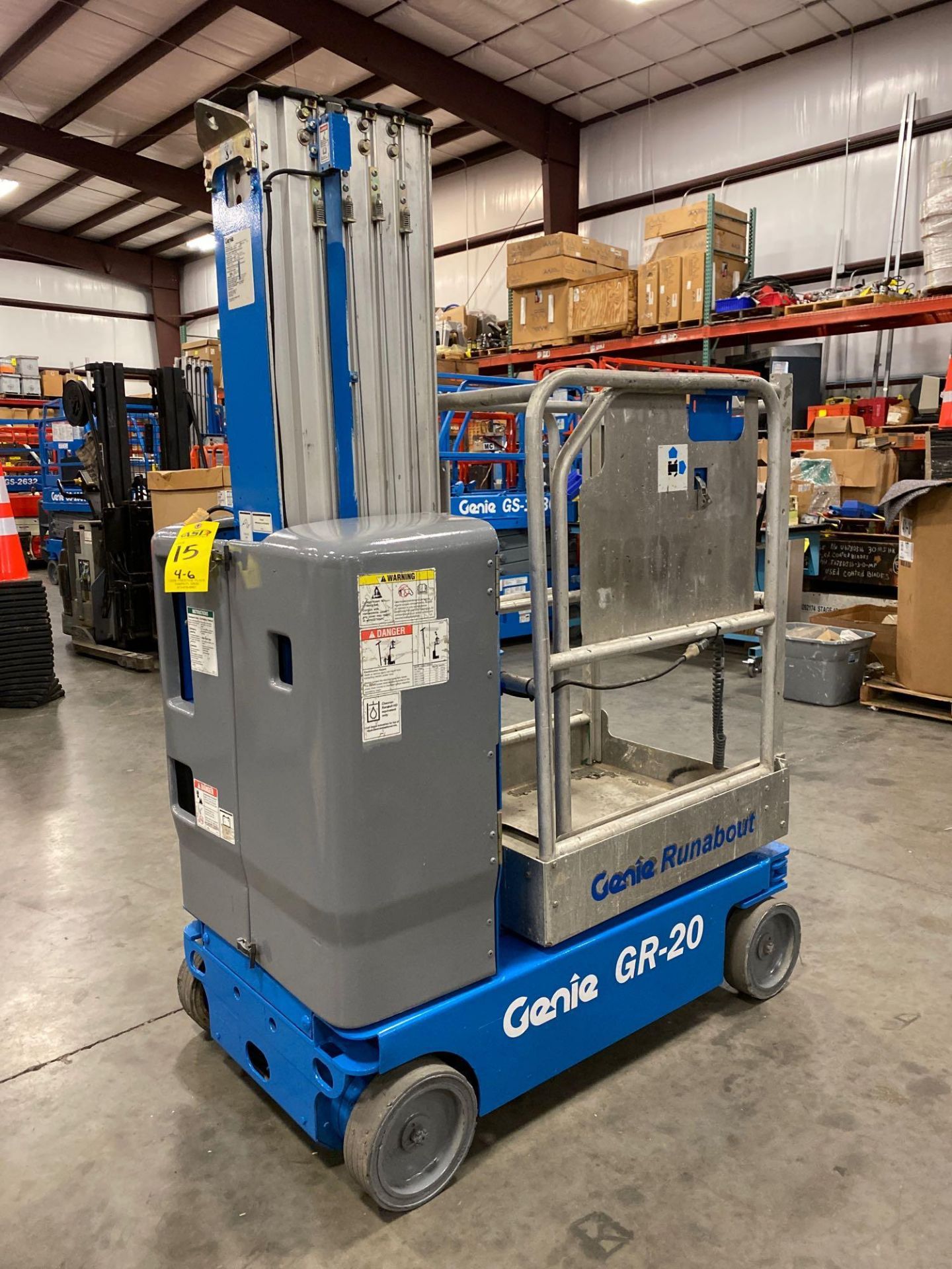 2014 GENIE GR-20 ELECTRIC MAN LIFT, 20' PLATFORM HEIGHT, SELF PROPELLED, BUILT IN BATTERY CHARGER, 2 - Image 6 of 8