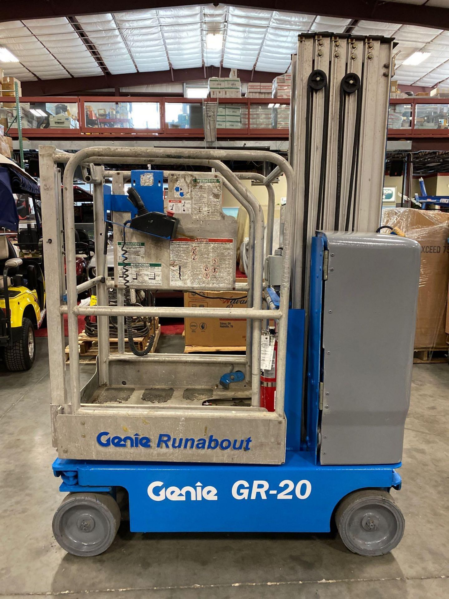 2014 GENIE GR-20 ELECTRIC MAN LIFT, 20' PLATFORM HEIGHT, SELF PROPELLED, BUILT IN BATTERY CHARGER, 2 - Image 2 of 8