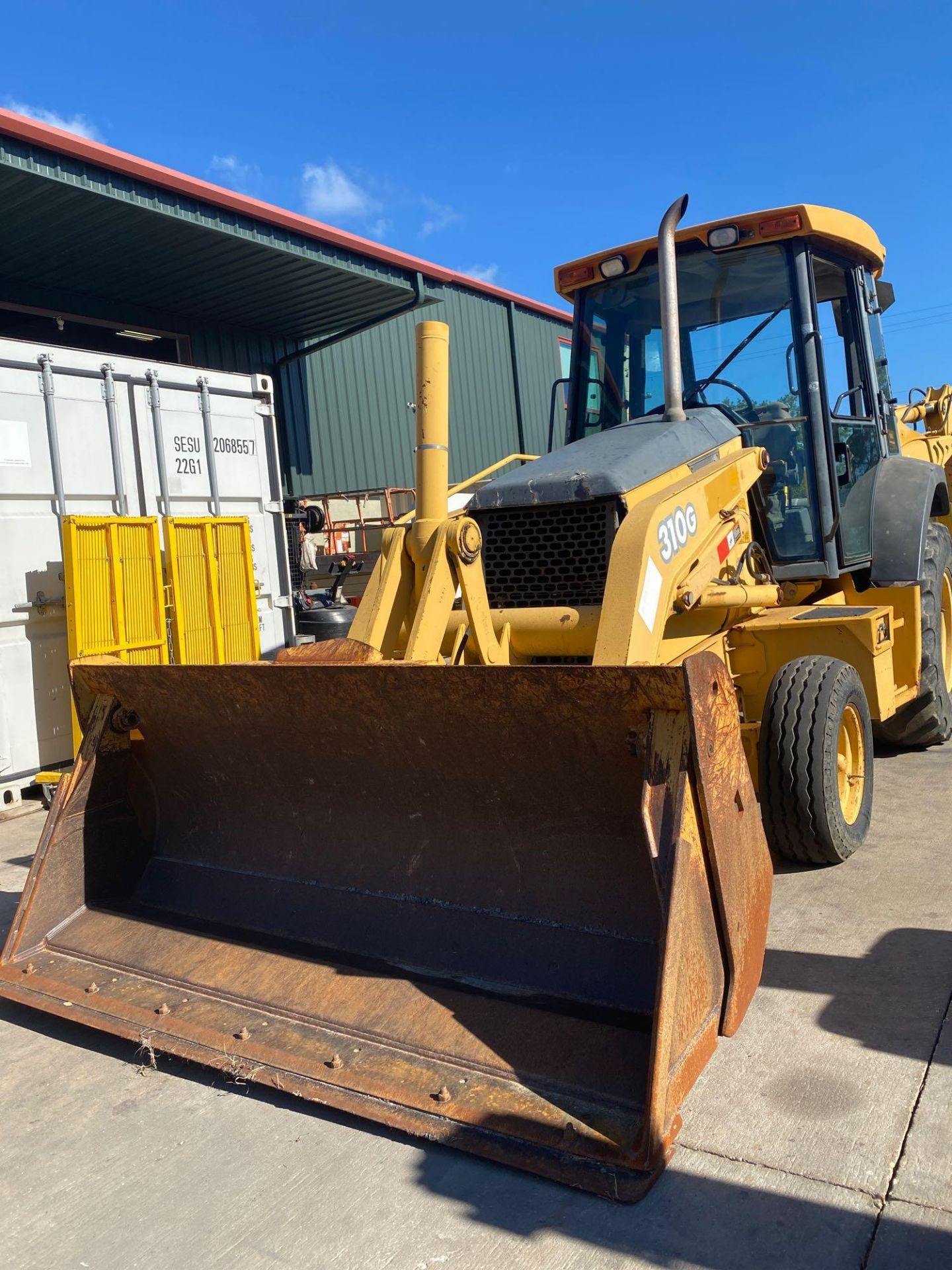 JOHN DEERE 310G DIESEL LOADER/BACKHOE, OUTRIGGERS, RUNS AND OPERATES - Image 3 of 15