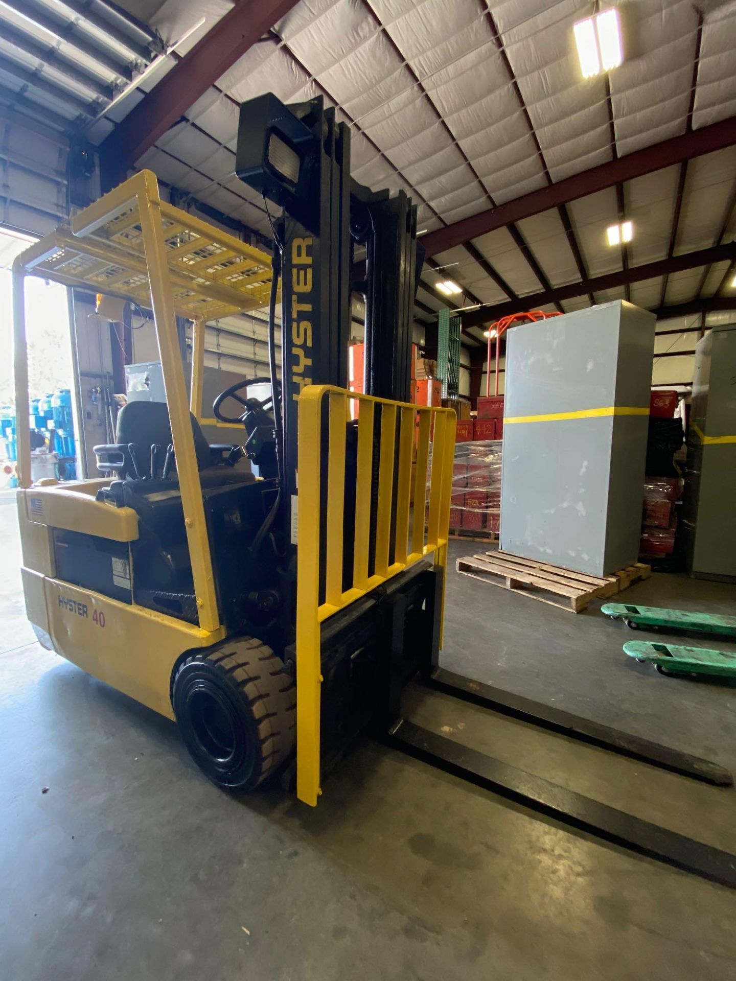 HYSTER J40XMT ELECTRIC FORKLIFT, APPROX 4,000 LB CAPACITY, TILT, SIDE SHIFT, 36V, RUNS AND OPERATES - Image 7 of 7