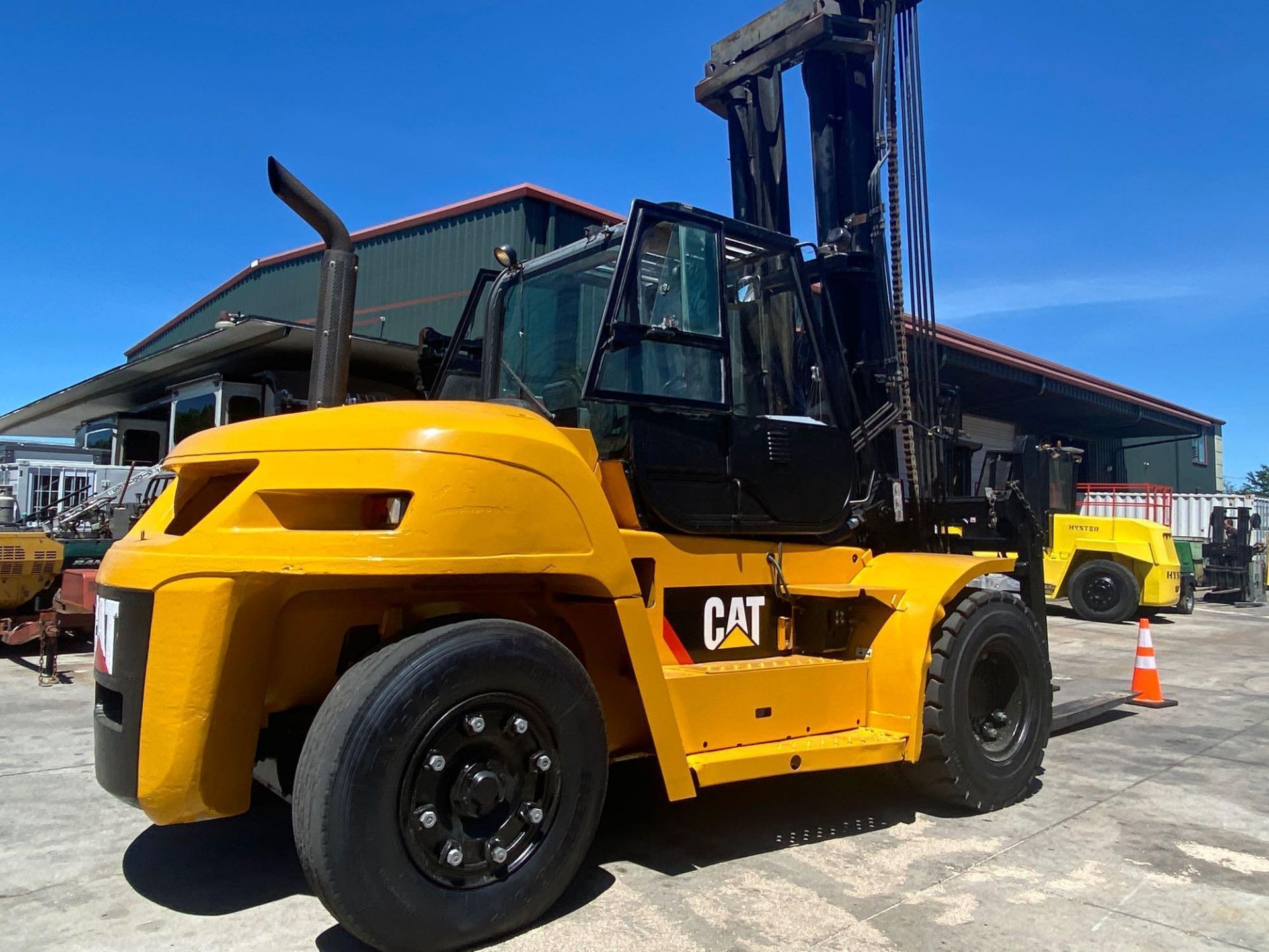 2008 CAT P30000 DIESEL FORKLIFT, 30,000 LB CAPACITY, TILT, SIDE SHIFT, HYDRAULIC FORK POSITIONING, D - Image 9 of 14