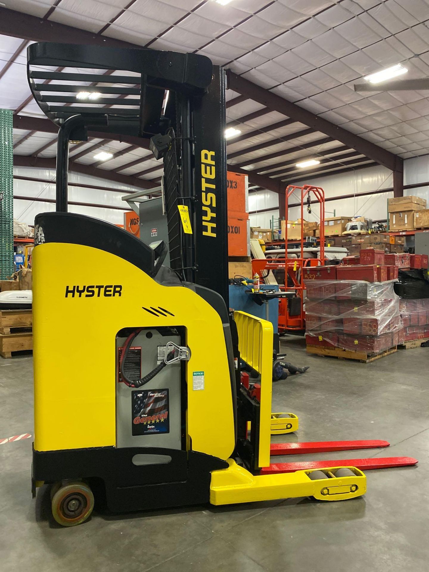 2011 HYSTER N35ZR-14.5 ELECTRIC REACH TRUCK, 3,500 LB CAPACITY, 36V, 212" HEIGHT CAP, ADJUSTABLE BAC