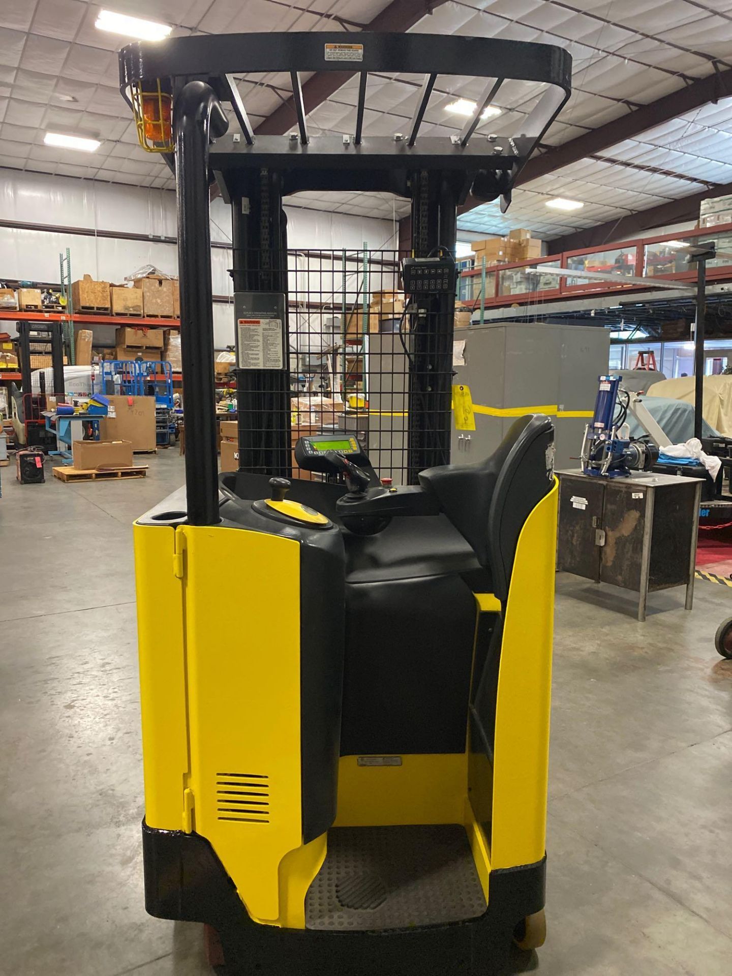 2011 HYSTER N35ZR-14.5 ELECTRIC REACH TRUCK, 3,500 LB CAPACITY, 36V, 212" HEIGHT CAP, ADJUSTABLE BAC - Image 6 of 9