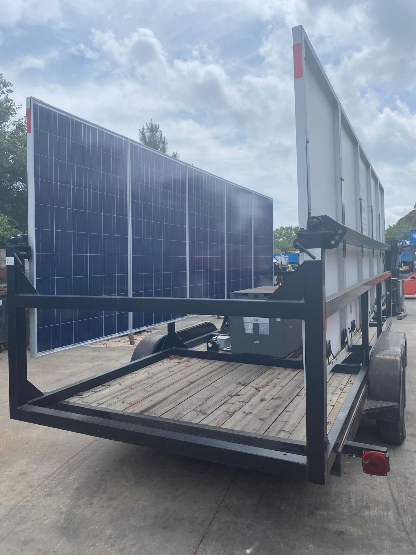 2011 MOBILE SOLAR POWER GENERATOR TRAILER, DUAL 5,200 LB AXLES, TEN 230 WATT SOLAR PANELS (ADJUSTABL - Image 5 of 12