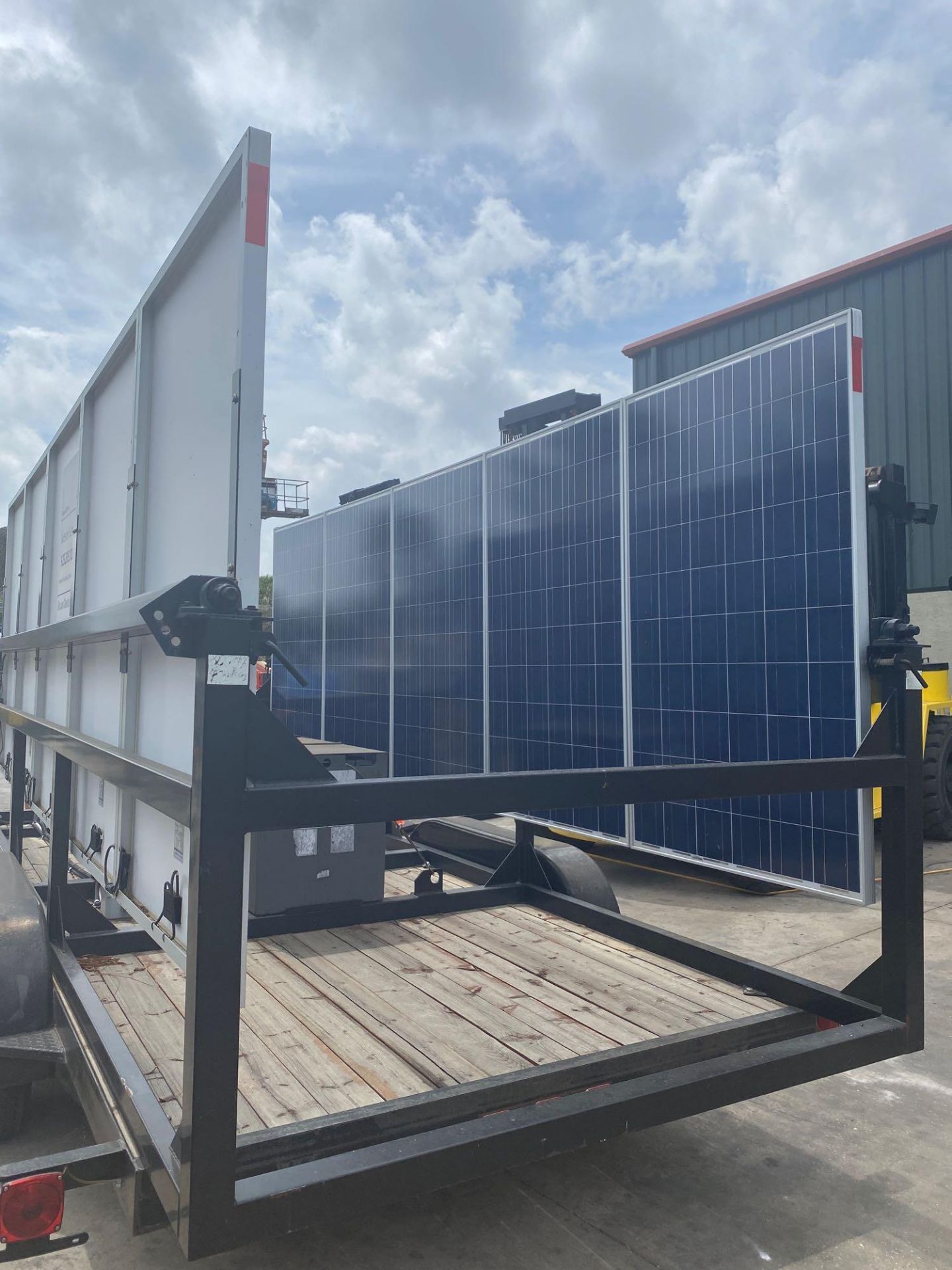 2011 MOBILE SOLAR POWER GENERATOR TRAILER, DUAL 5,200 LB AXLES, TEN 230 WATT SOLAR PANELS (ADJUSTABL - Image 6 of 12