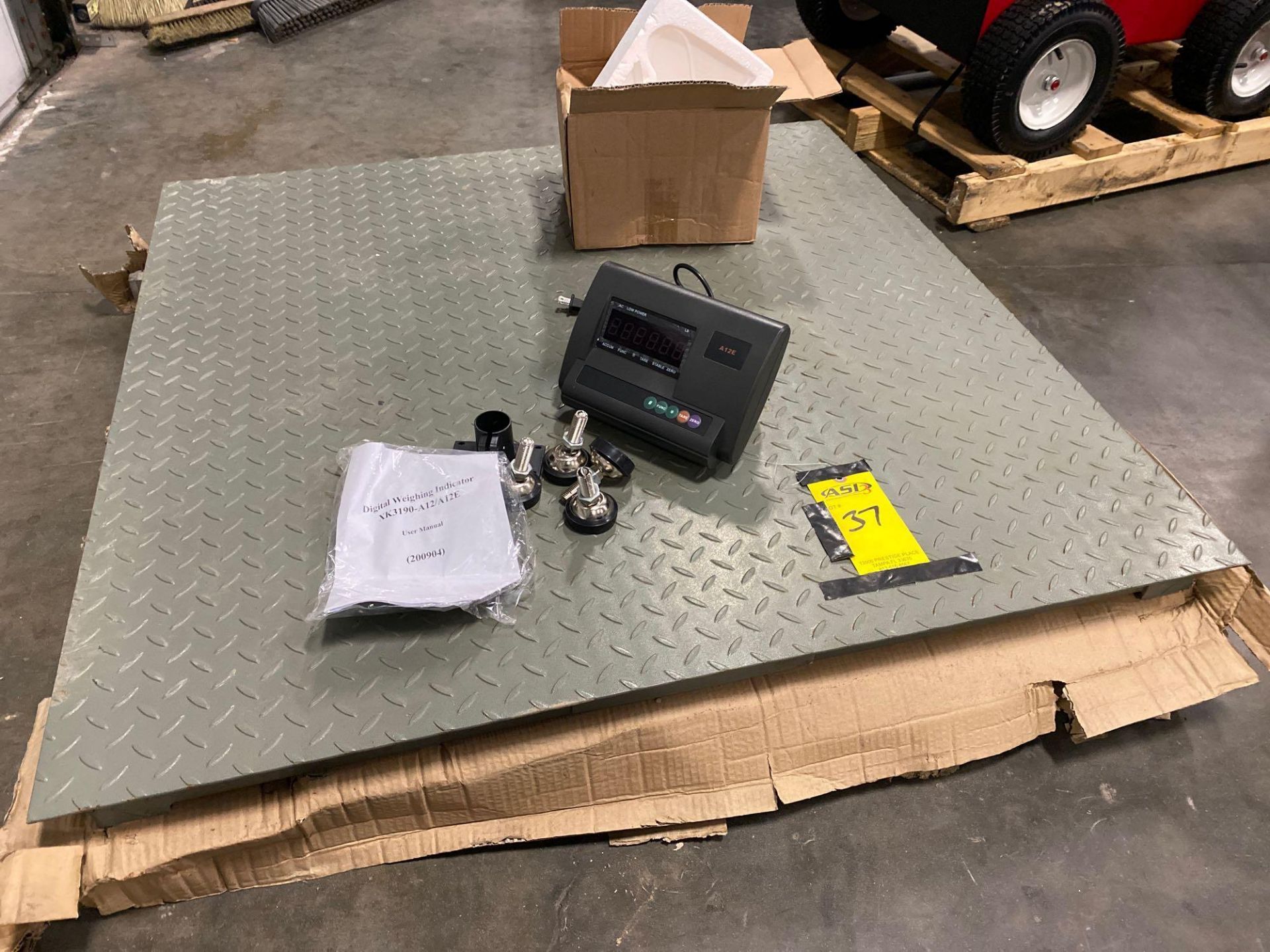 UNUSED DIGITAL PLATFORM SCALE XK3190-A12/A12E, 5000KG/ 11,000LB CAPACITY