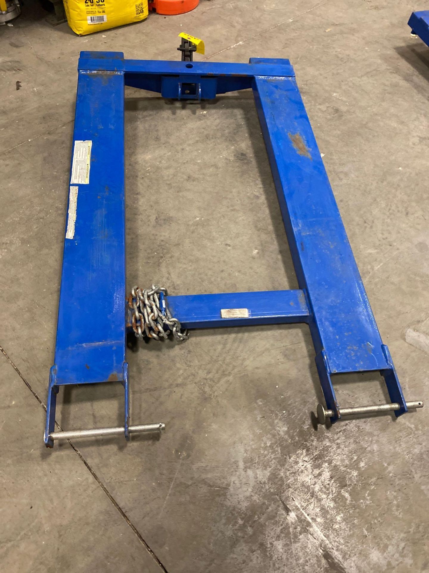 TOW HITCH FORKLIFT ATTACHMENT - Image 3 of 3