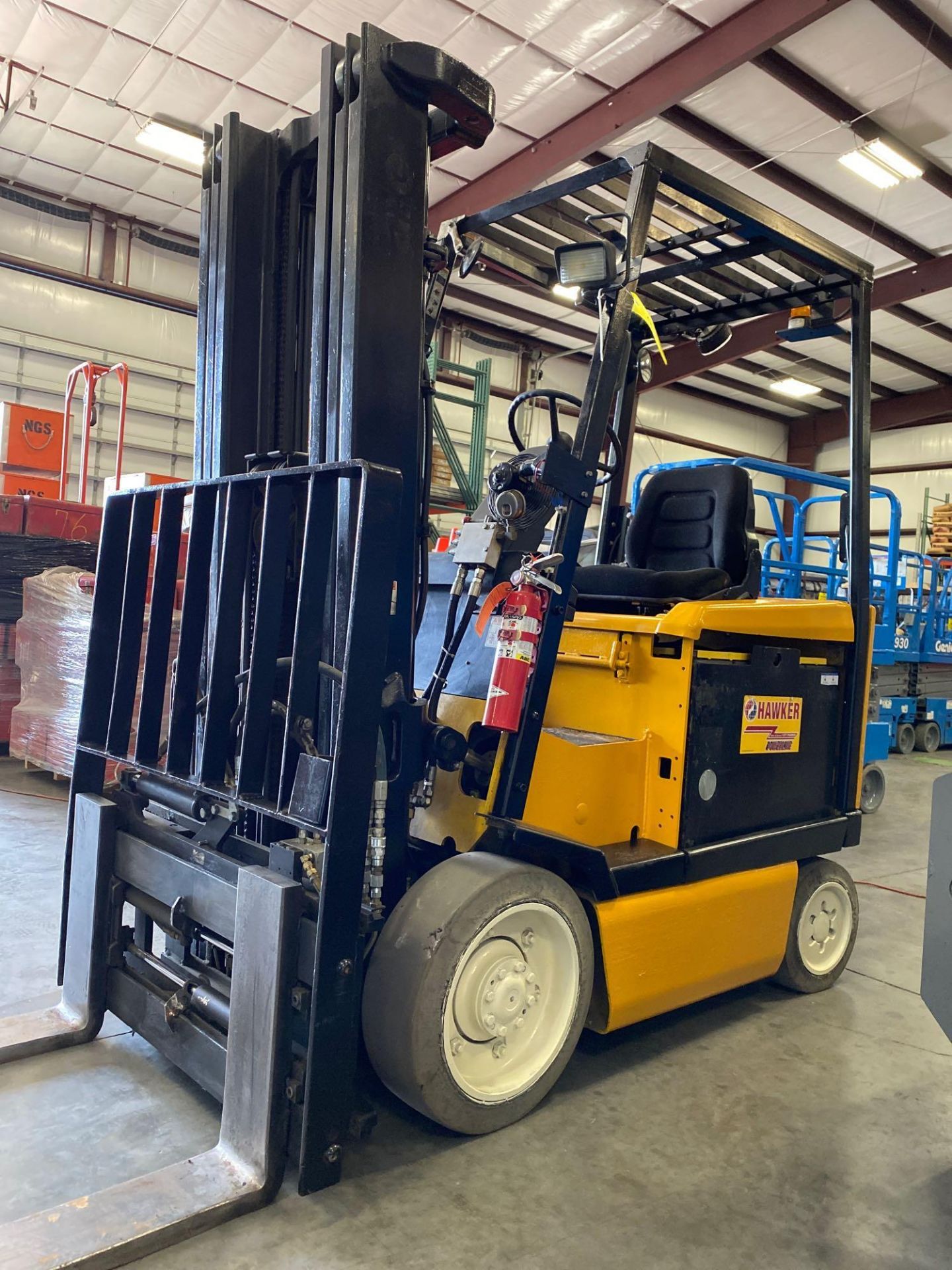 YALE ERC050RGN36TE084 ELECTRIC FORKLIFT, TILT, SIDE SHIFT, 194.9 MAX LOAD HEIGHT, APPROX. 5,000 LB C