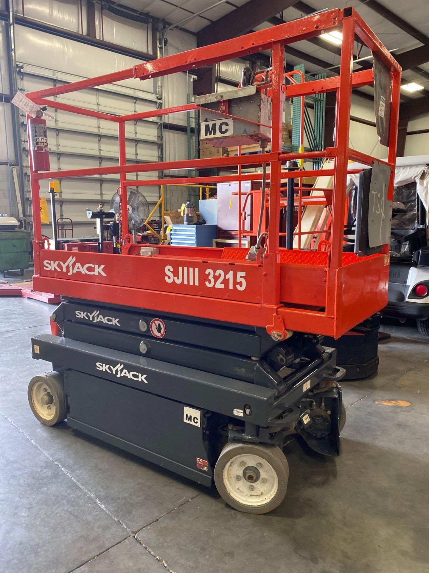 2015 SKYJACK SJIII-3215 ELECTRIC SCISSOR LIFT, SELF PROPELLED, BUILT IN BATTERY CHARGER, 15' PLATFOR - Image 8 of 11