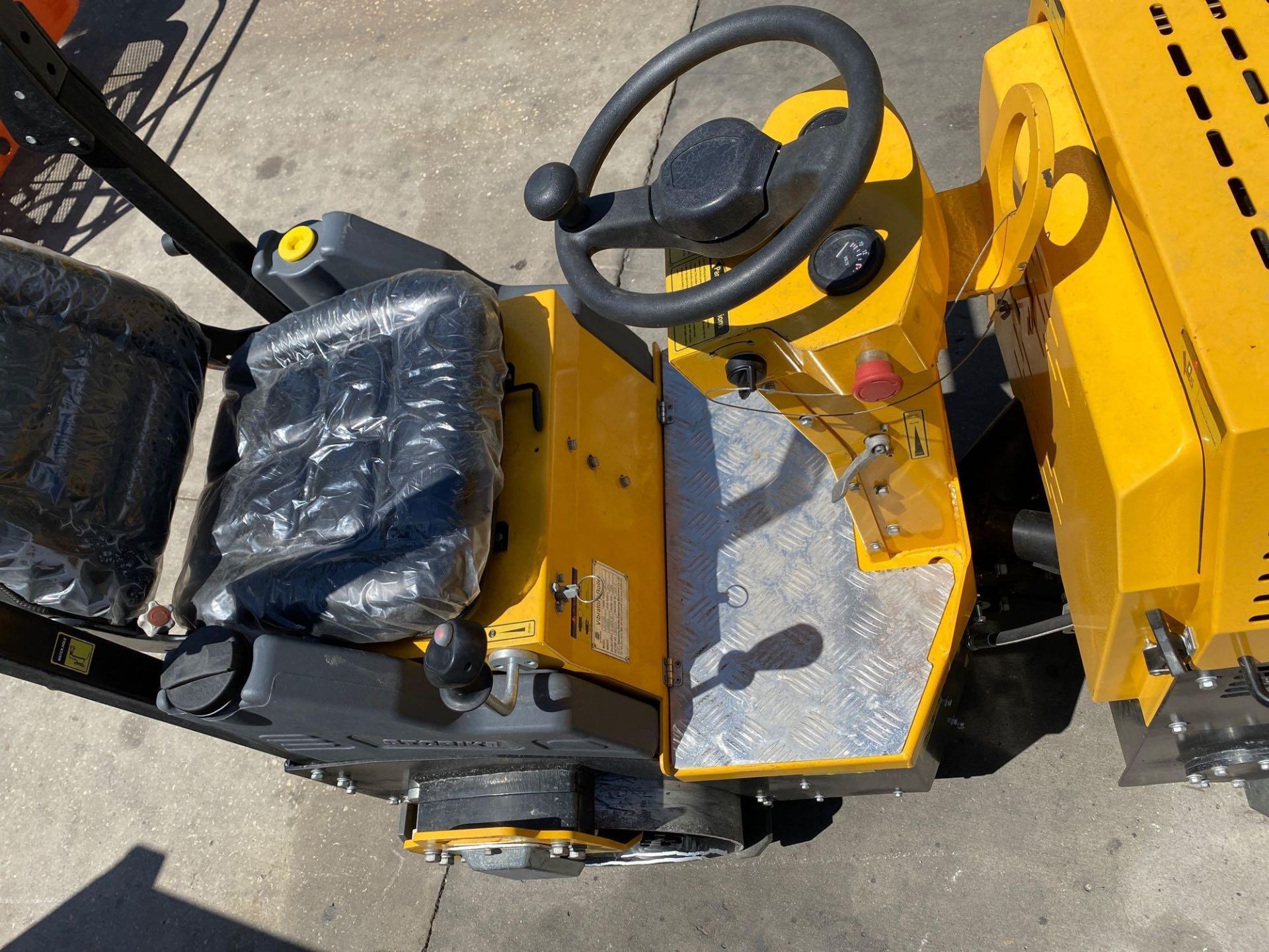 2019 STORKIE ROLLER, DOUBLE DRUM, GAS ENGINE, ELECTRIC START, WATER SYSTEM, RUNS AND OPERATES - Image 6 of 8