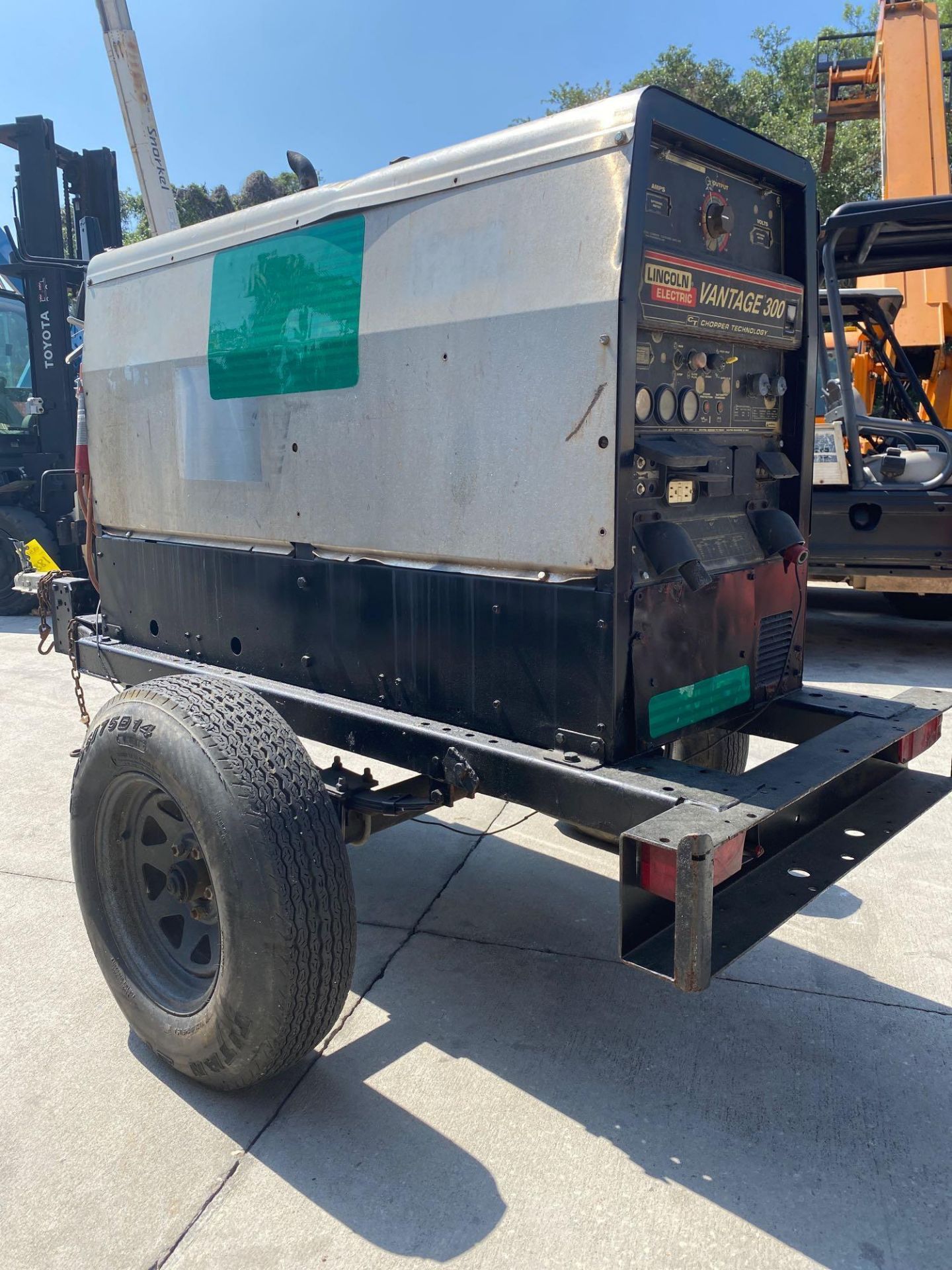 LINCOLN ELECTRIC VANTAGE 300 WELDER, TRAILER MOUNTED, RUNS AND OPERATES - Image 8 of 14