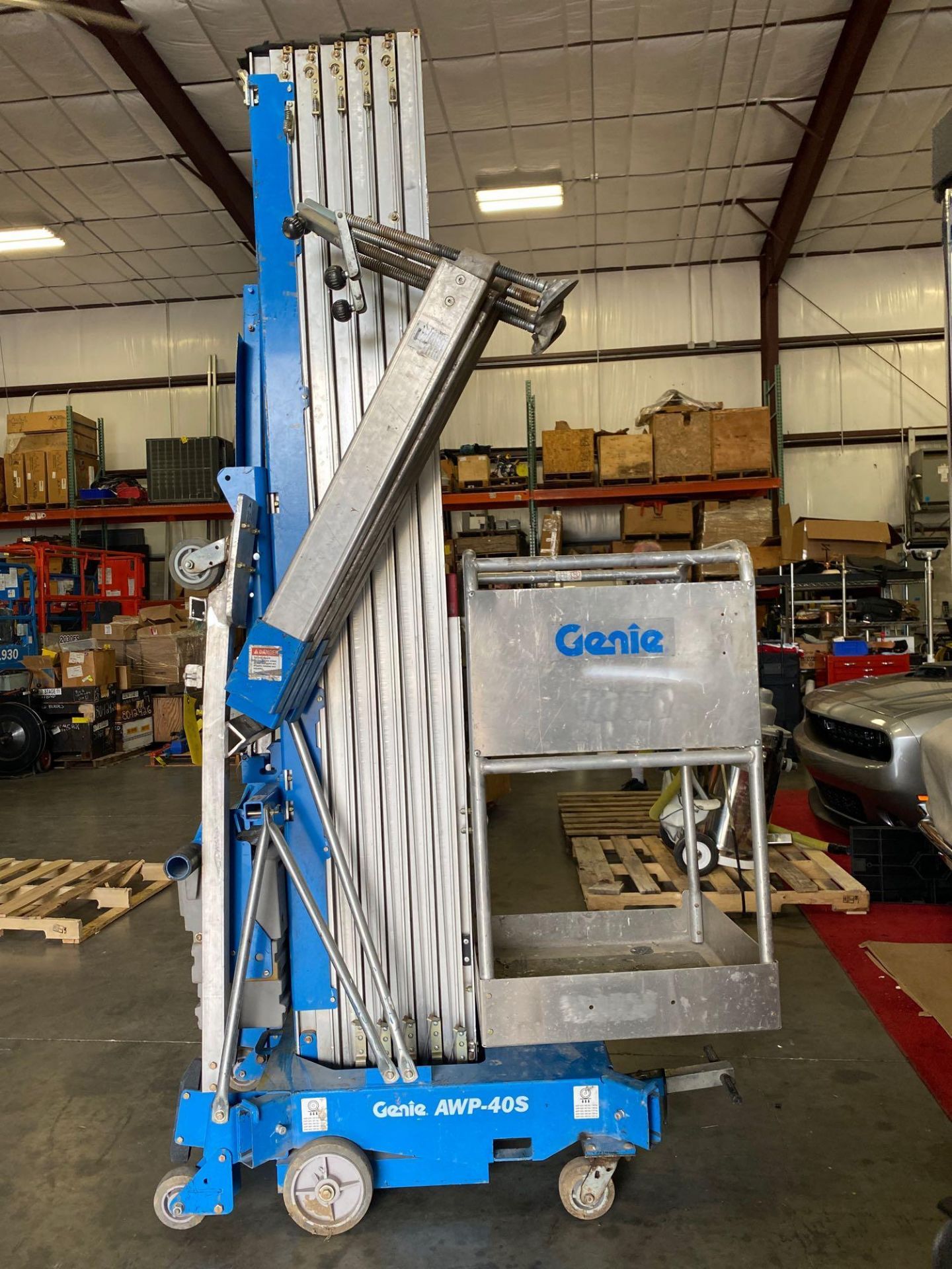 GENIE AWP-40S ELECTRIC MAN LIFT, RUNS & OPERATES - Image 2 of 6