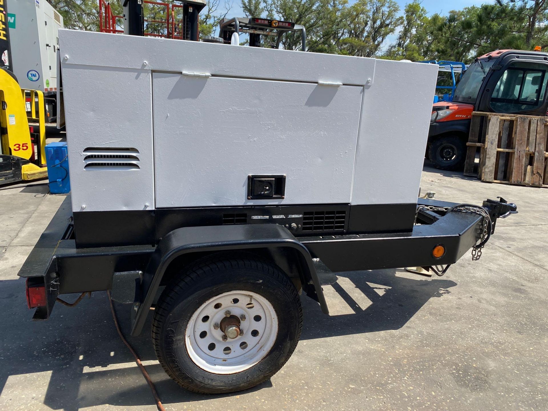 WHISPERWELD 400 AMP DC WELDER/14 KW GENERATOR, MODEL DLW-400 ESA, TRAILER MOUNTED, RUNS AND OPERATES - Image 9 of 14