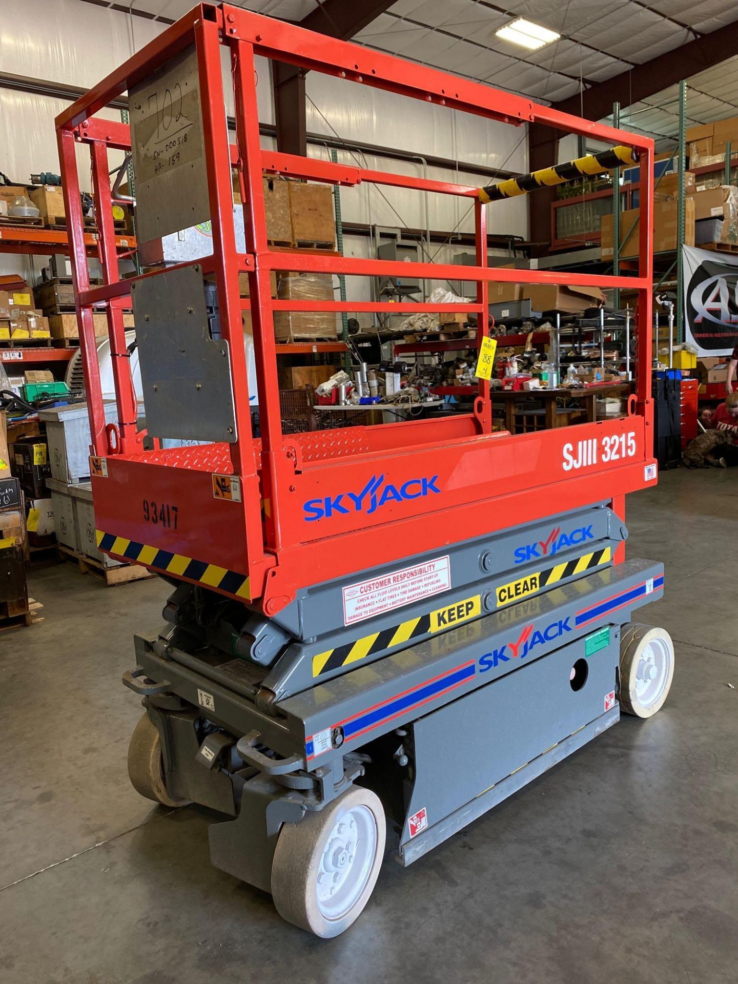 SKYJACK SJIII 3215 ELECTRIC SCISSOR LIFT, SELF PROPELLED, BUILT IN BATTERY CHARGER, 15' PLATFORM HEI - Image 3 of 7