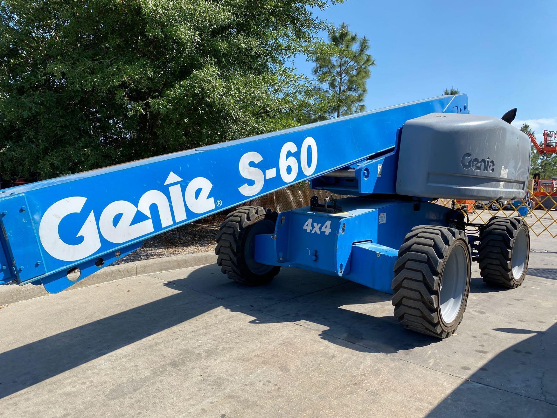 GENIE S-60 DIESEL BOOM LIFT, 4,4, 60' PLATFORM HEIGHT, 6,076 HOURS SHOWING, RUNS & OPERATES - Image 3 of 24