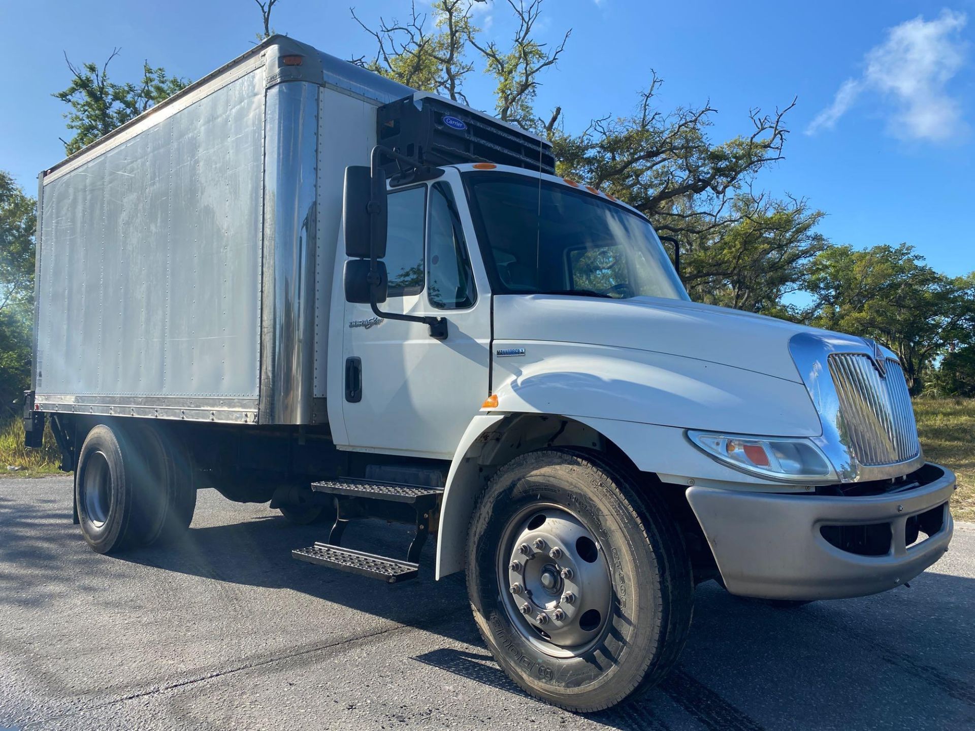 2008 INTERNATIONAL REEFER BOX TRUCK, HYDRAULIC LIFT GATE, DIESEL, AUTOMATIC TRANSMISSION