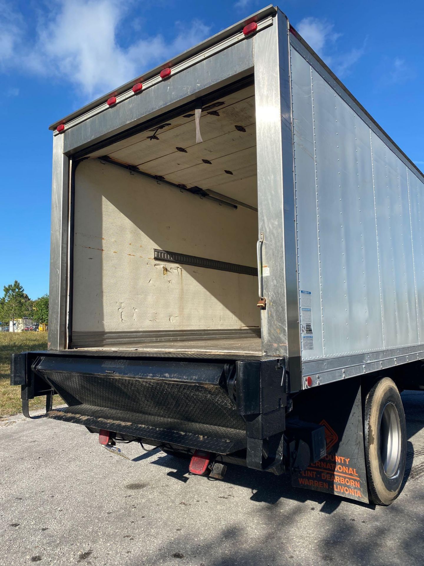 2008 INTERNATIONAL REEFER BOX TRUCK, HYDRAULIC LIFT GATE, DIESEL, AUTOMATIC TRANSMISSION - Image 4 of 21