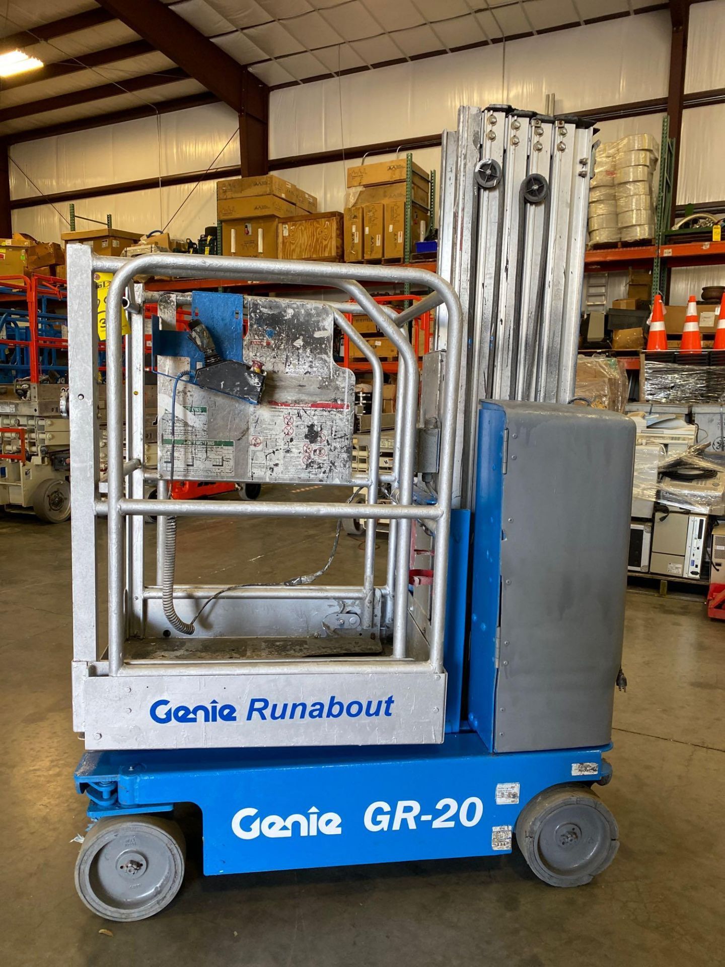 2013 GENIE RUNABOUT GR20, 26' WORKING HEIGHT, RUNS AND OPERATES