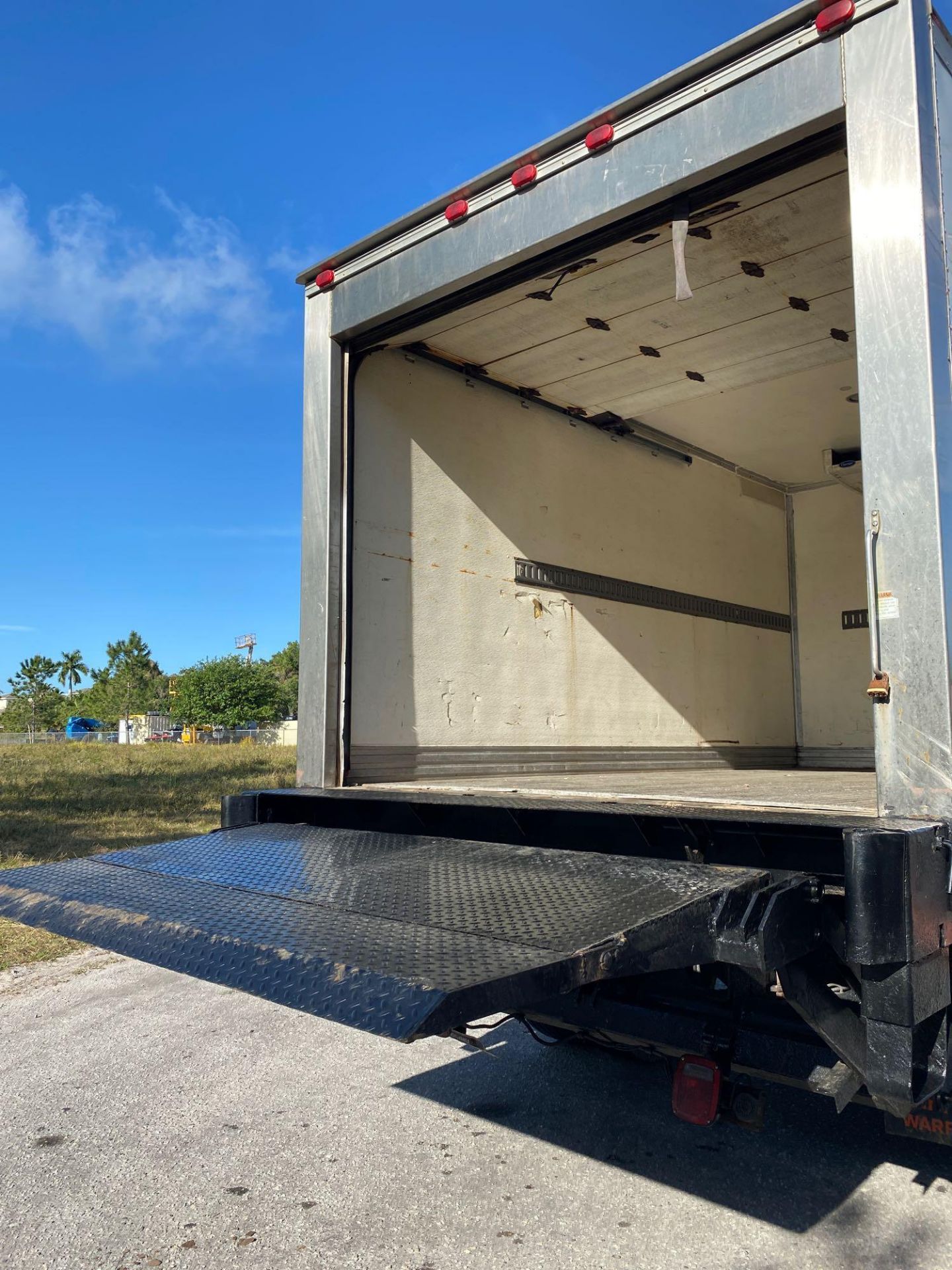 2008 INTERNATIONAL REEFER BOX TRUCK, HYDRAULIC LIFT GATE, DIESEL, AUTOMATIC TRANSMISSION - Image 11 of 21