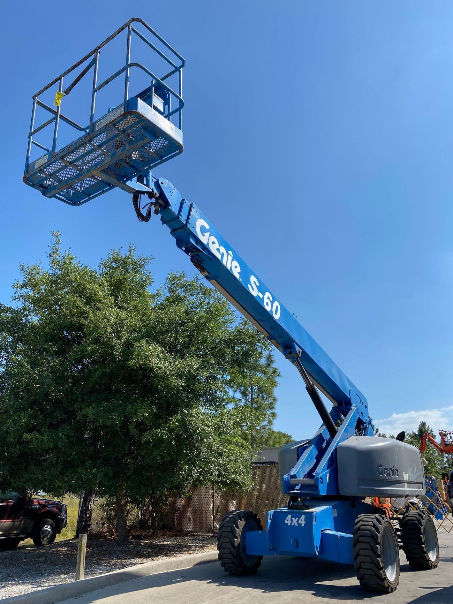 GENIE S-60 DIESEL BOOM LIFT, 4,4, 60' PLATFORM HEIGHT, 6,076 HOURS SHOWING, RUNS & OPERATES - Image 16 of 24