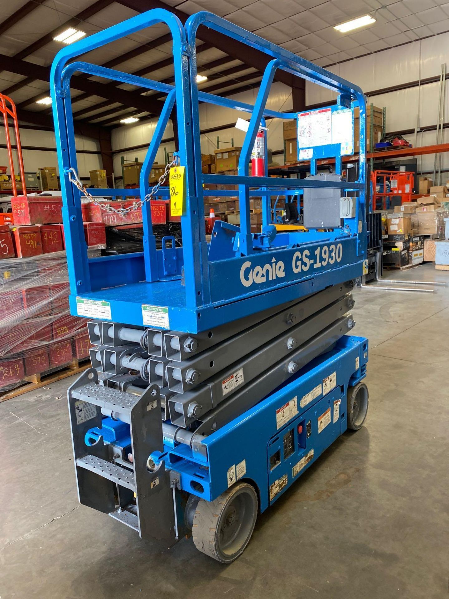 2014 GENIE GS-1930 ELECTRIC SCISSOR LIFT, 19' PLATFORM HEIGHT, BUILT IN BATTERY CHARGER - Image 4 of 10