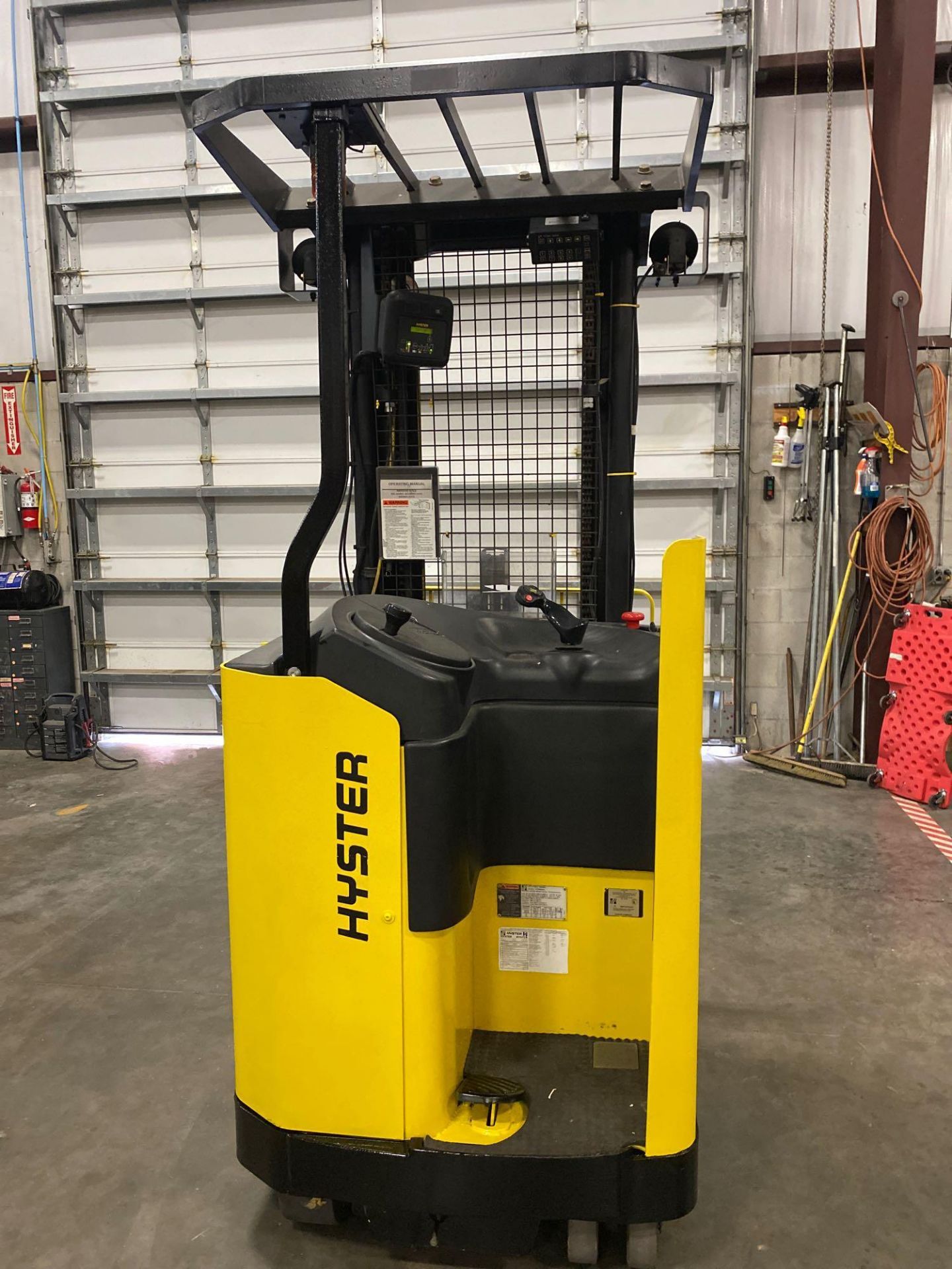 HYSTER ELECTRIC FORKLIFT MODEL N30XMR3, 3,000 LB CAPACITY, 212" HEIGHT CAPACITY, REACH, TILT, 24V, R - Image 5 of 11