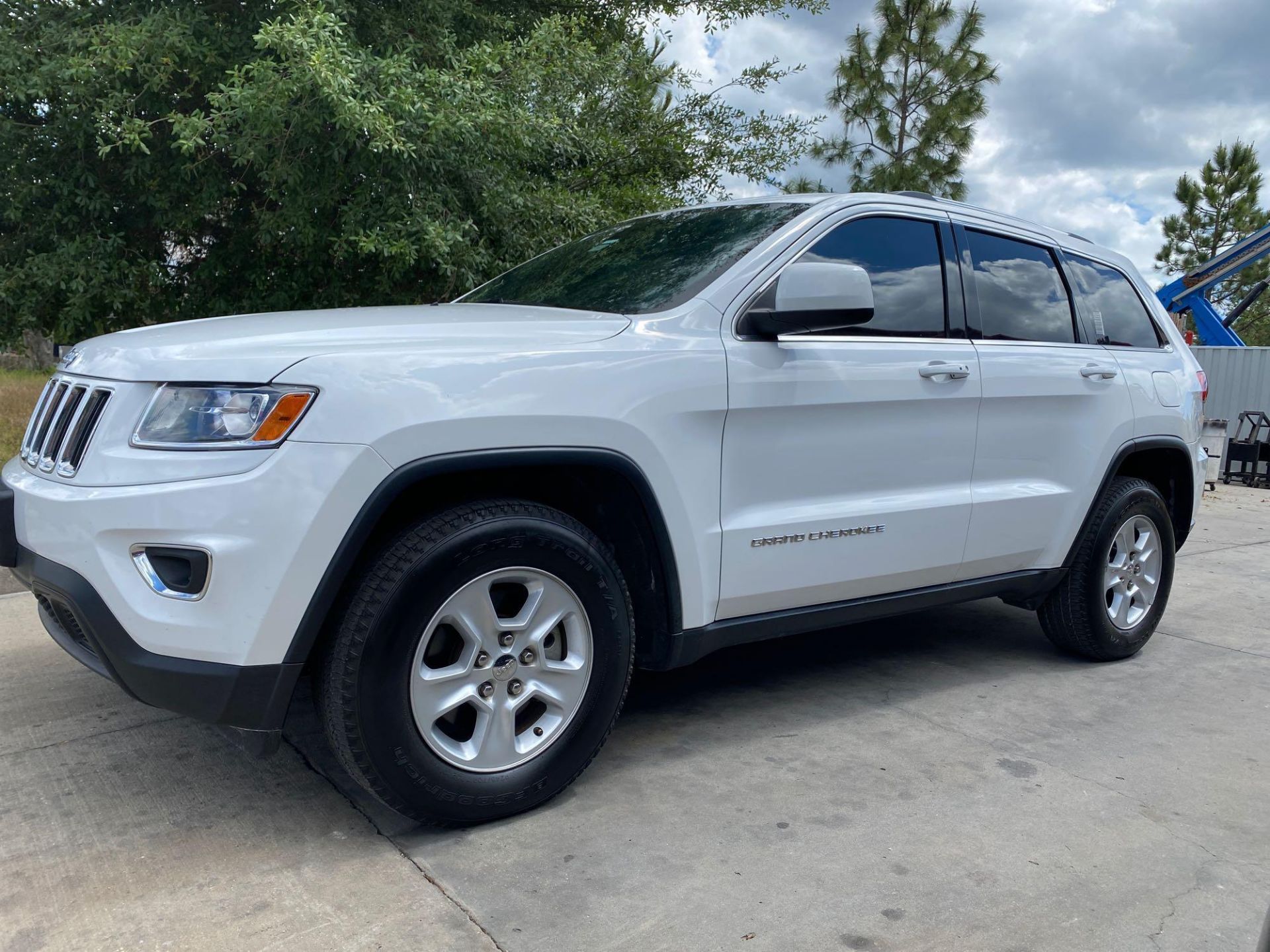 2014 JEEP CHEROKEE 4X4 SUV, AUTOMATIC LOCKS AND WINDOWS, BLUETOOTH, COLD AIR, RUNS AND DRIVES - Image 2 of 22