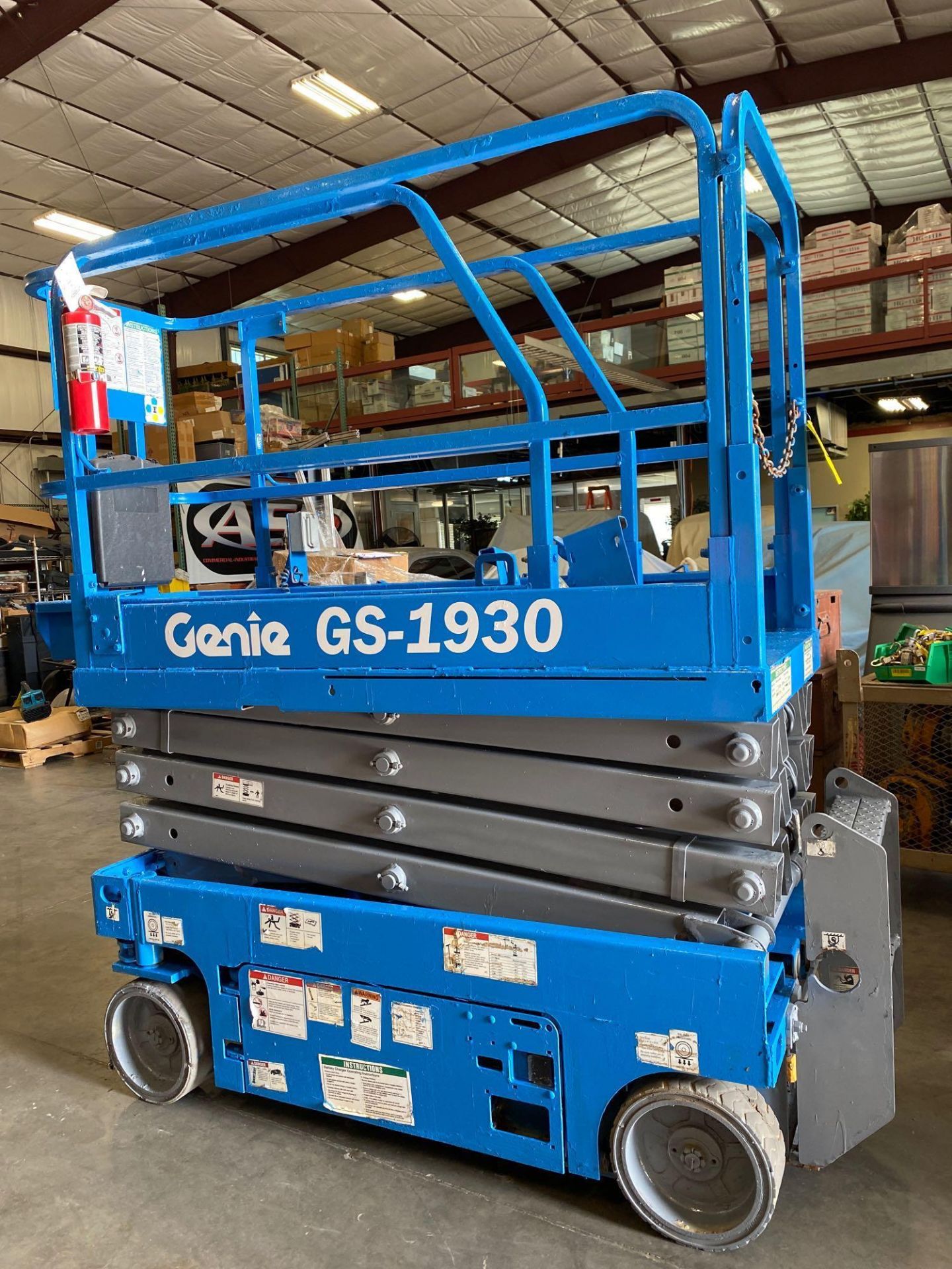 2014 GENIE GS-1930 ELECTRIC SCISSOR LIFT, 19' PLATFORM HEIGHT, BUILT IN BATTERY CHARGER