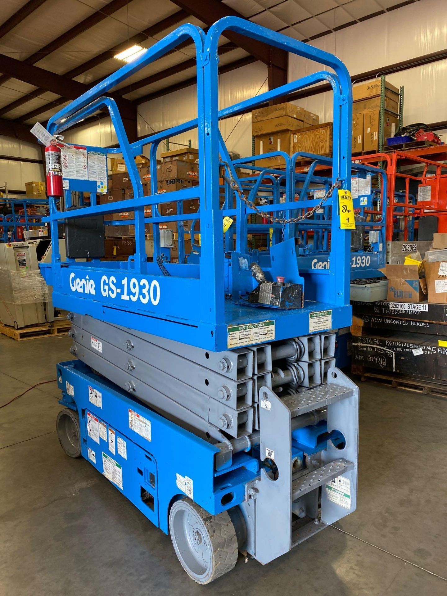 2014 GENIE GS-1930 ELECTRIC SCISSOR LIFT, 19' PLATFORM HEIGHT, BUILT IN BATTERY CHARGER - Image 6 of 10