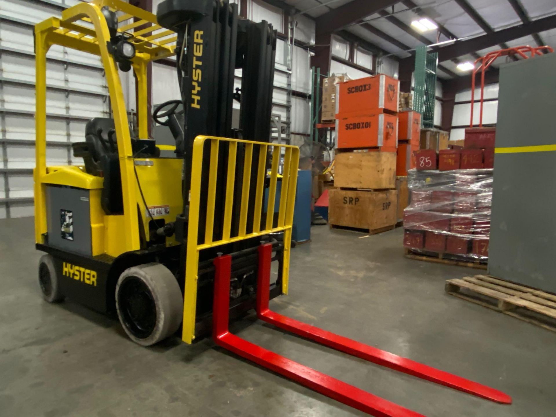 2011 HYSTER E50XN-27 ELECTRIC FORKLIFT, APPROX 5,000 LB CAPACITY, 240.2" HEIGHT CAPACITY, TILT, SIDE - Image 3 of 9