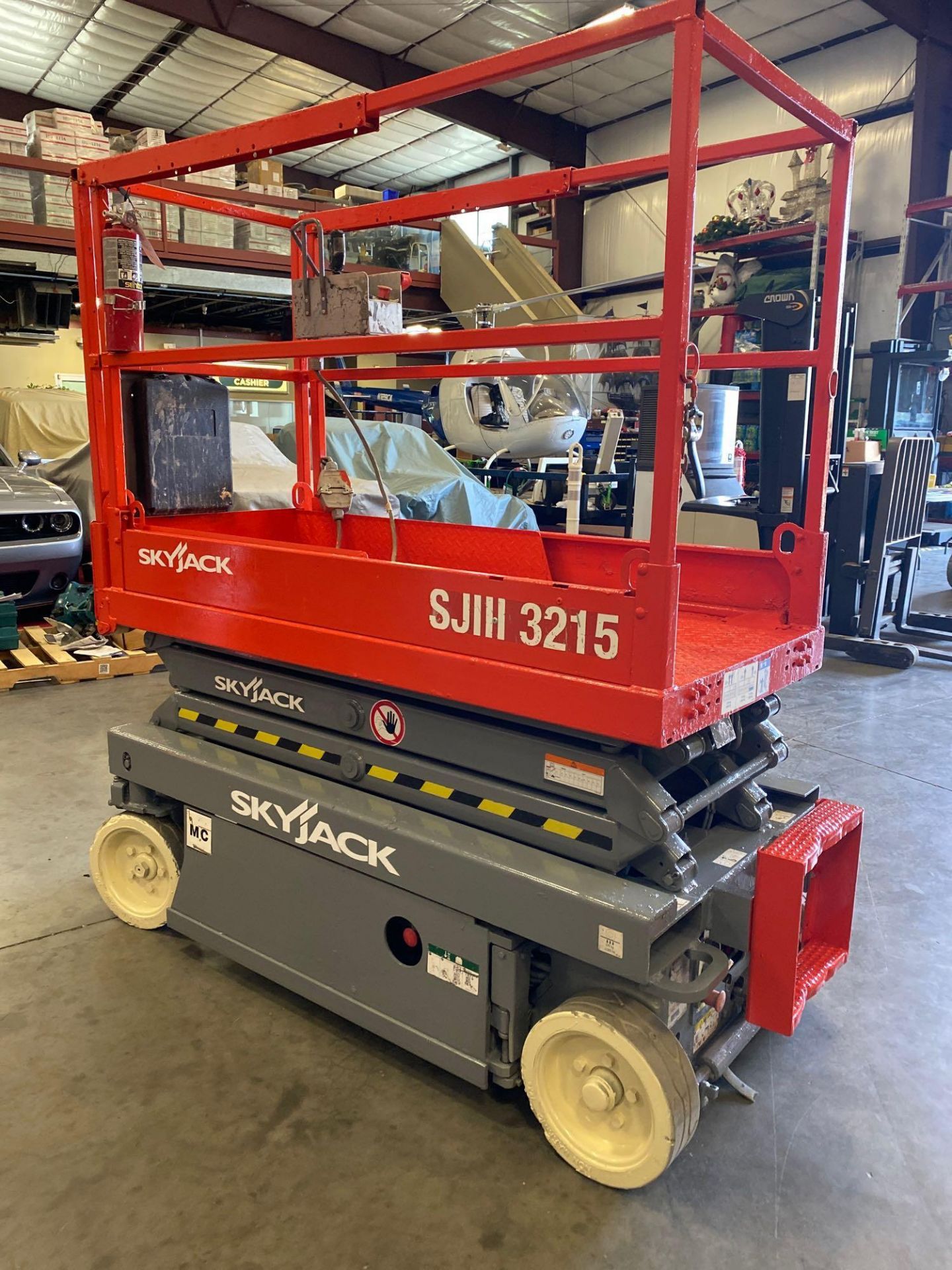 2015 SKYJACK SJIII3215 SCISSOR LIFT, BUILT IN BATTERY CHARGER, RUNS AND OPERATES - Image 3 of 7