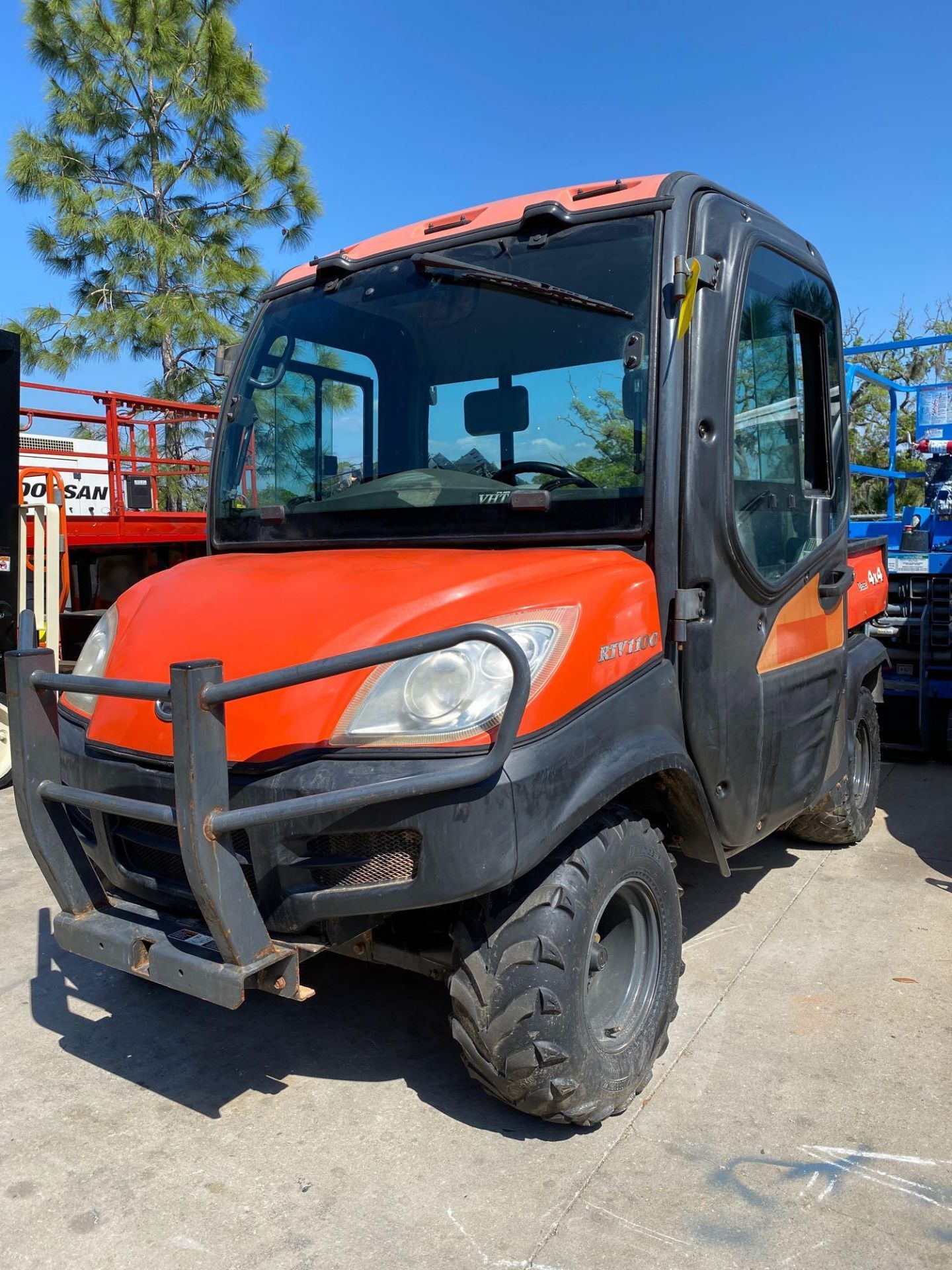 2014 KUBOTA ENCLOSED CAB UTV, DIESEL, 4x4, ICE COLD AIR, HEAT, DUMP BED, RUNS AND DRIVES