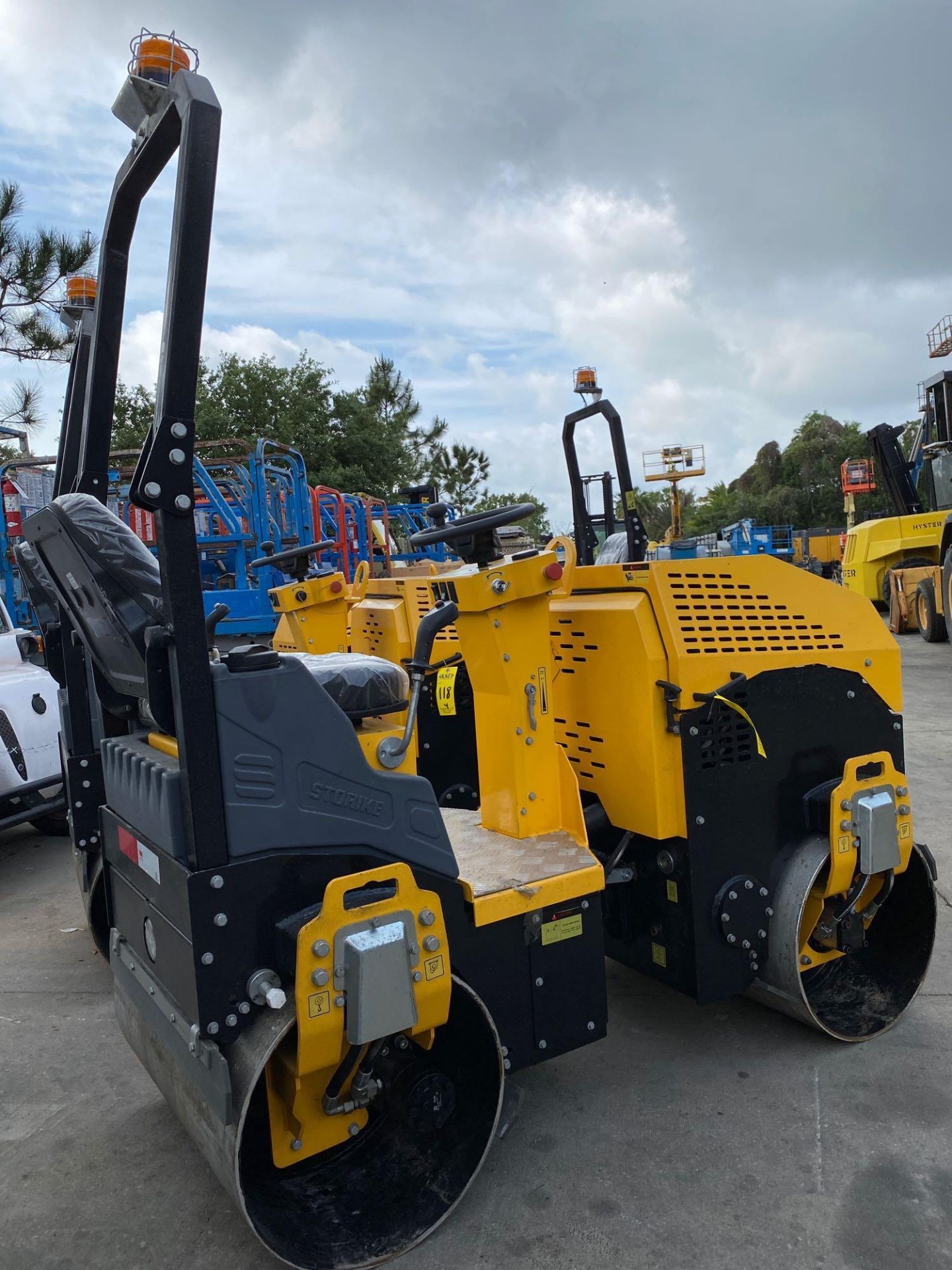 2019 STORIKE VIBRATORY ROLLER MODEL ST1200, DOUBLE DRUM, ELECTRIC START, WATER SYSTEM, 13.5 HP, RUNS - Image 5 of 7