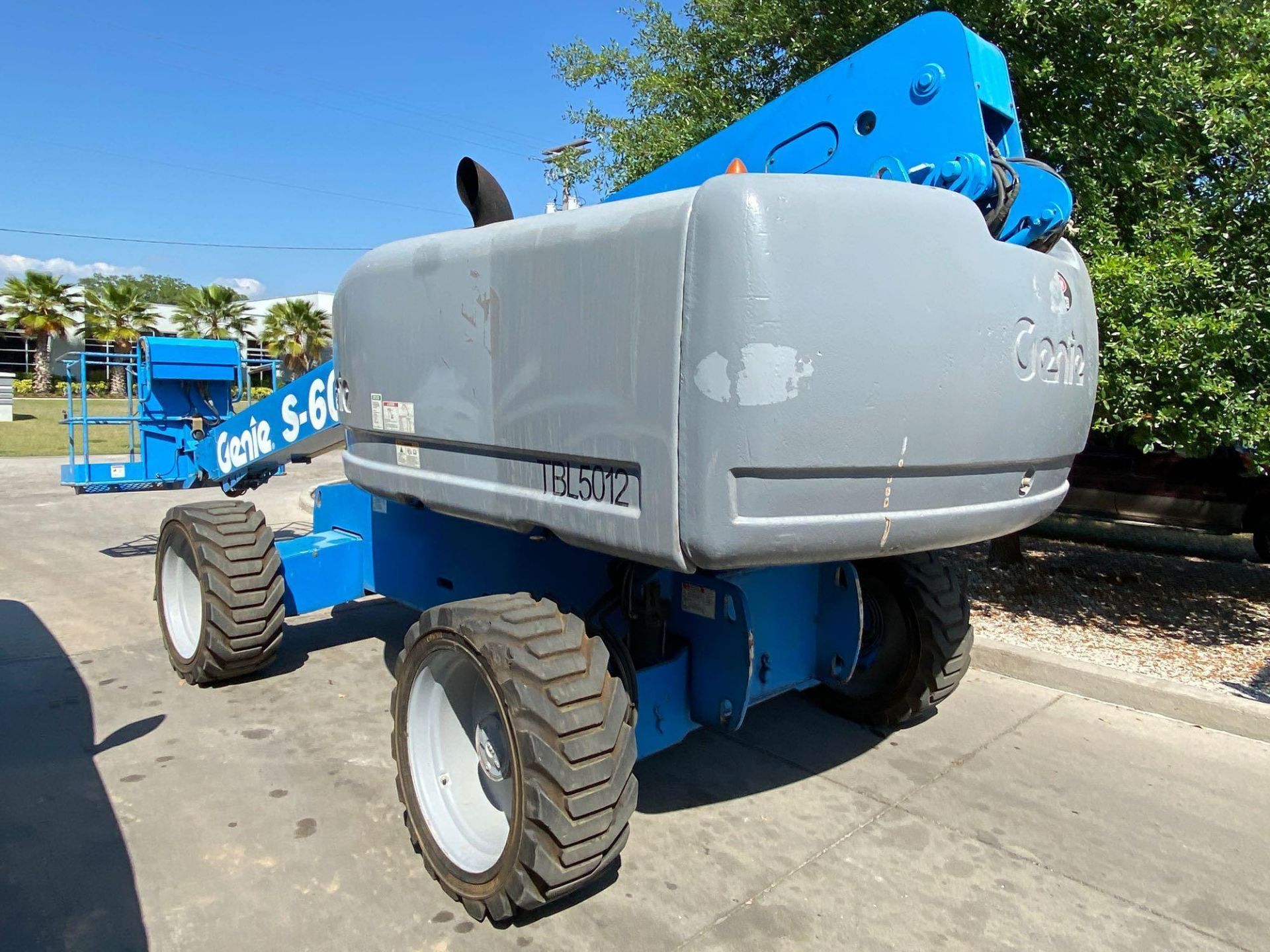 GENIE S-60 DIESEL BOOM LIFT, 4,4, 60' PLATFORM HEIGHT, 6,076 HOURS SHOWING, RUNS & OPERATES - Image 6 of 24