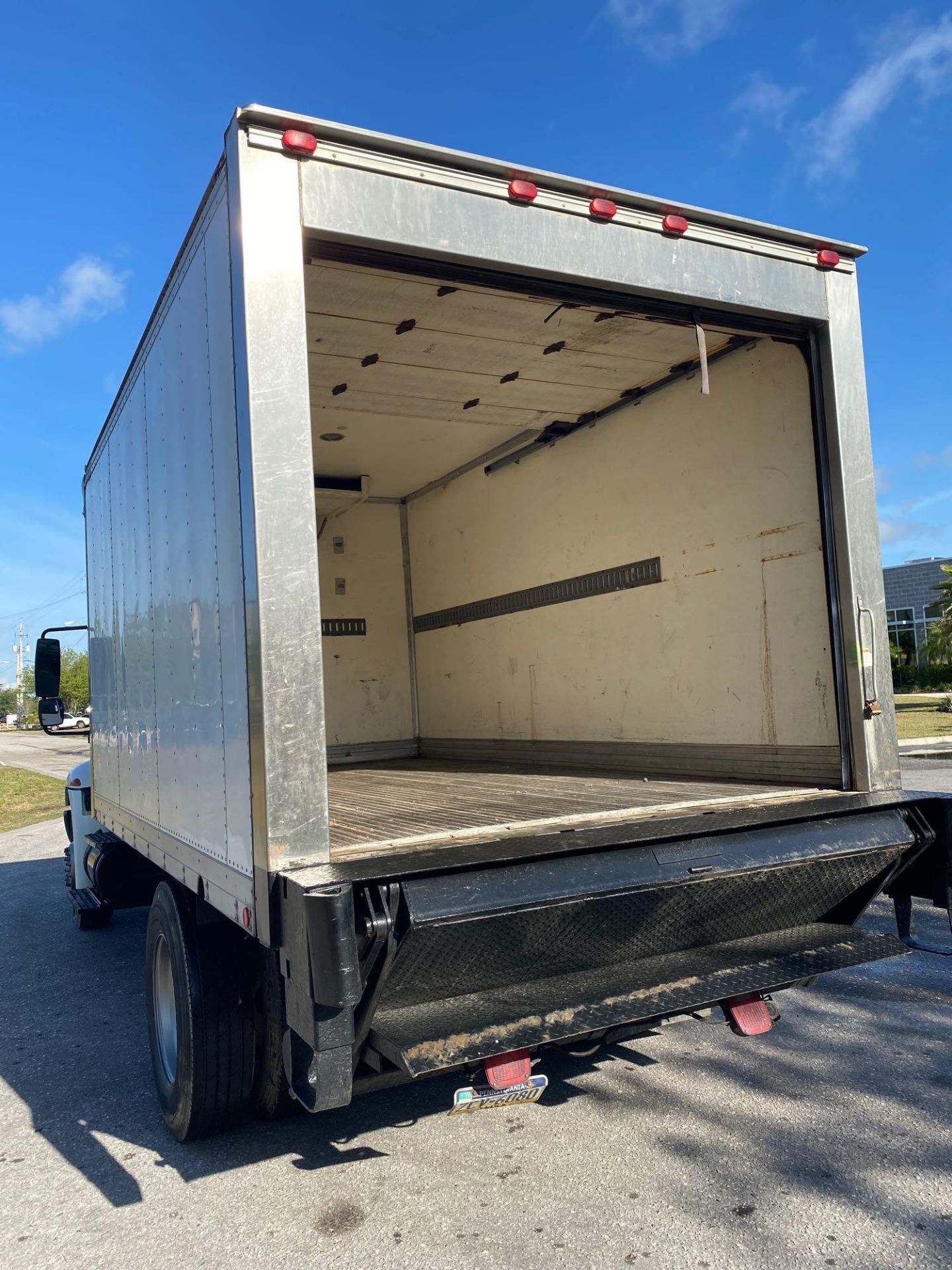 2008 INTERNATIONAL REEFER BOX TRUCK, HYDRAULIC LIFT GATE, DIESEL, AUTOMATIC TRANSMISSION - Image 5 of 21