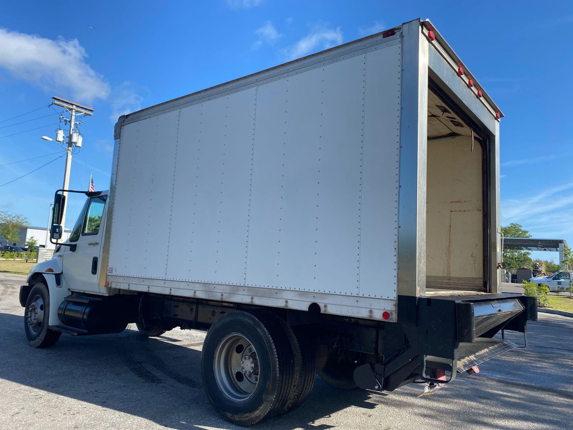 2008 INTERNATIONAL REEFER BOX TRUCK, HYDRAULIC LIFT GATE, DIESEL, AUTOMATIC TRANSMISSION - Image 6 of 21