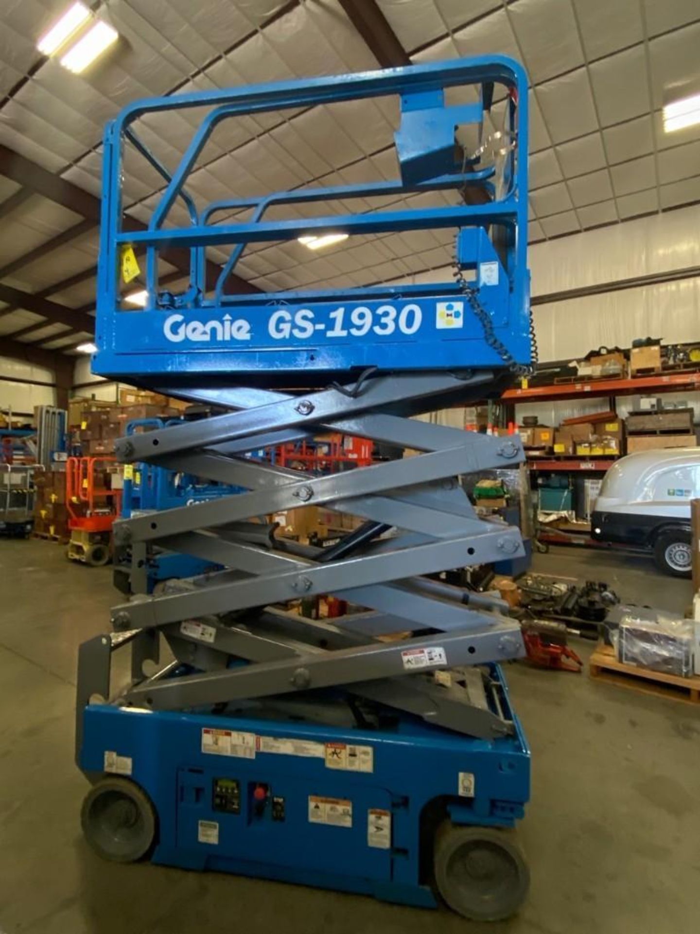 2013 GS-1930 ELECTRIC SCISSOR LIFT, SELF PROPELLED, SLIDE OUT WORK PLATFORM, 19' PLATFORM HEIGHT, BU - Image 2 of 7