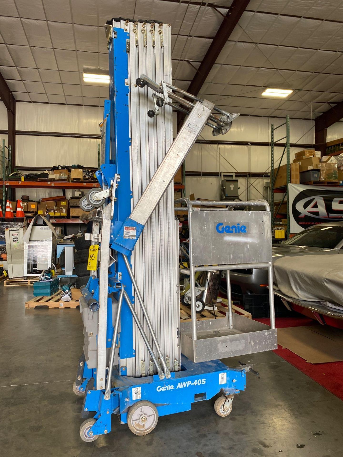 GENIE AWP-40S ELECTRIC MAN LIFT, RUNS & OPERATES