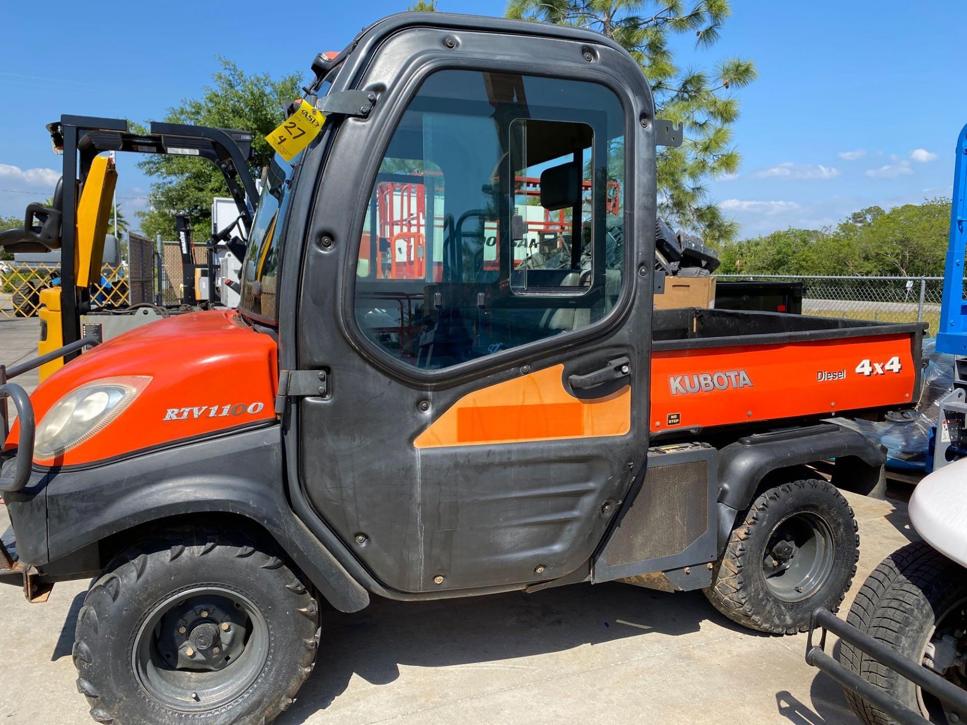 2014 KUBOTA ENCLOSED CAB UTV, DIESEL, 4x4, ICE COLD AIR, HEAT, DUMP BED, RUNS AND DRIVES - Image 4 of 12