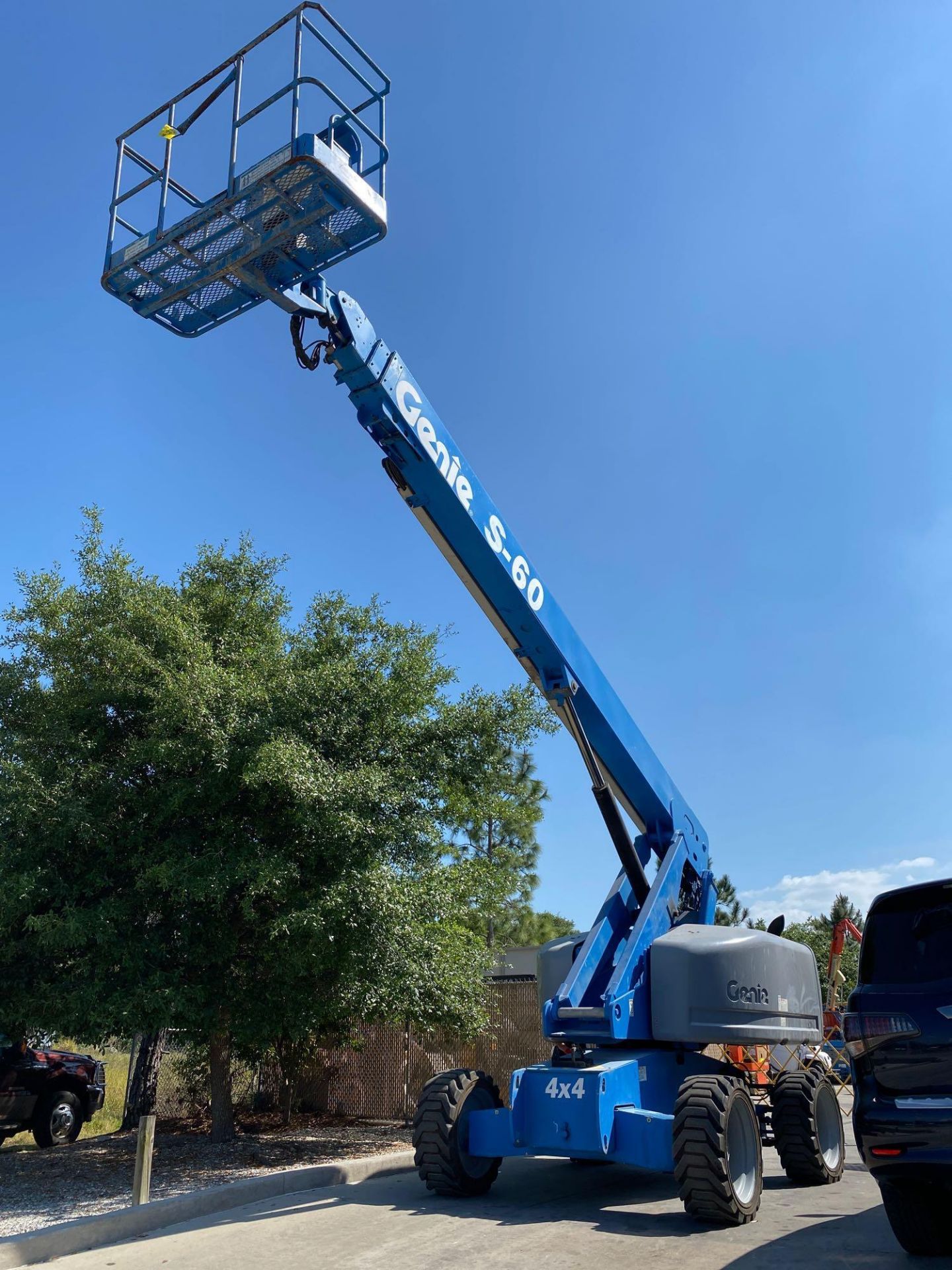 GENIE S-60 DIESEL BOOM LIFT, 4,4, 60' PLATFORM HEIGHT, 6,076 HOURS SHOWING, RUNS & OPERATES - Image 17 of 24