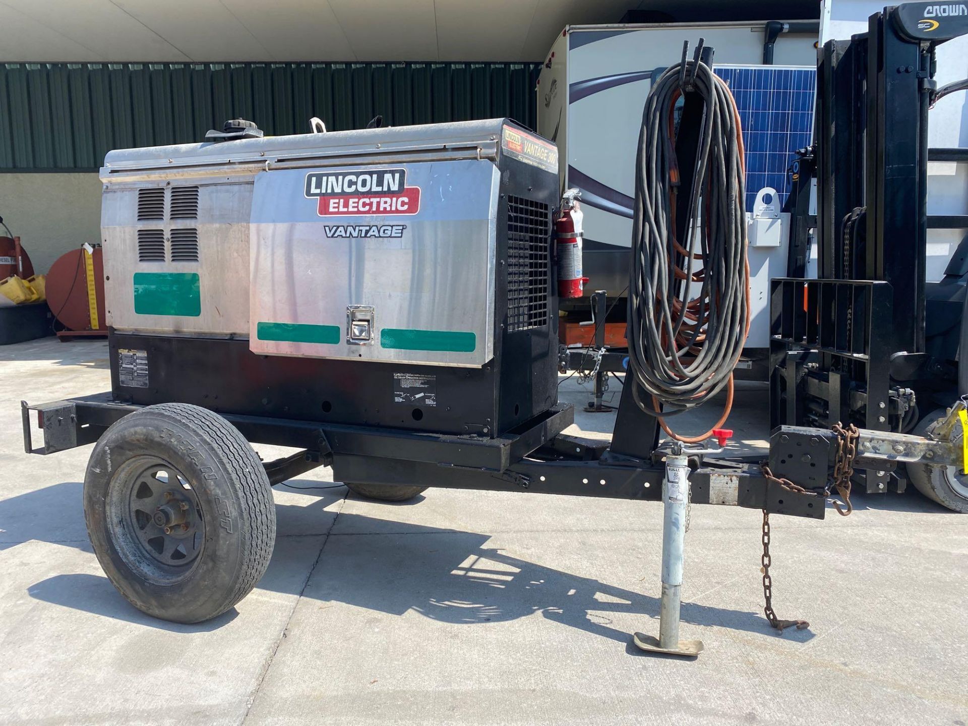 LINCOLN ELECTRIC VANTAGE 300 WELDER, TRAILER MOUNTED, RUNS AND OPERATES