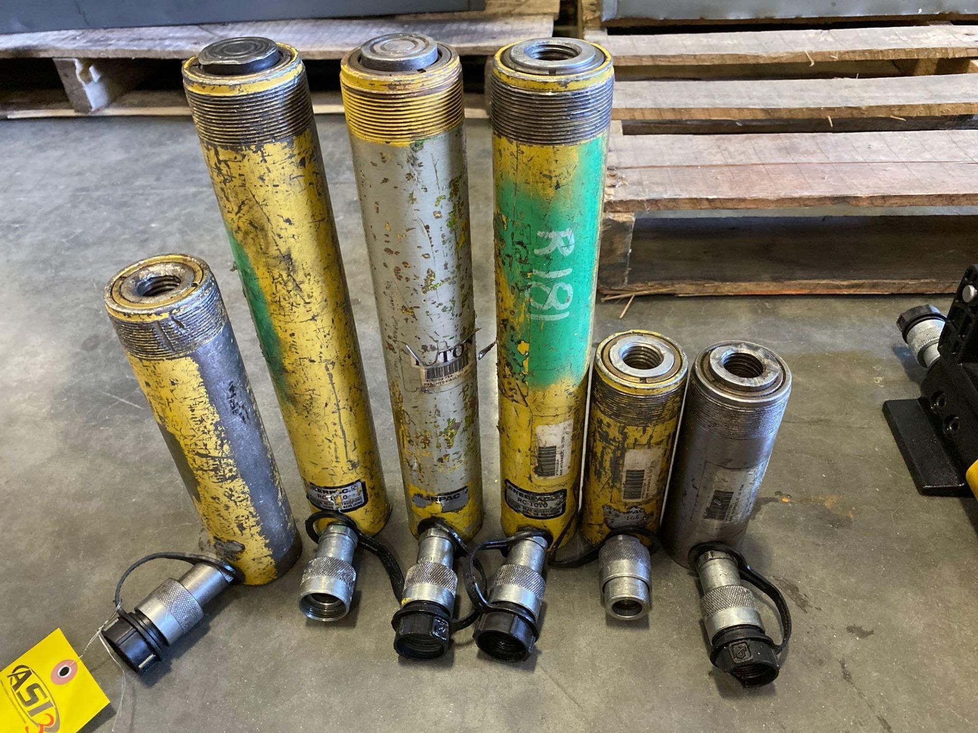 ASSORTED HYDRUALIC CYLINDERS - Image 2 of 8