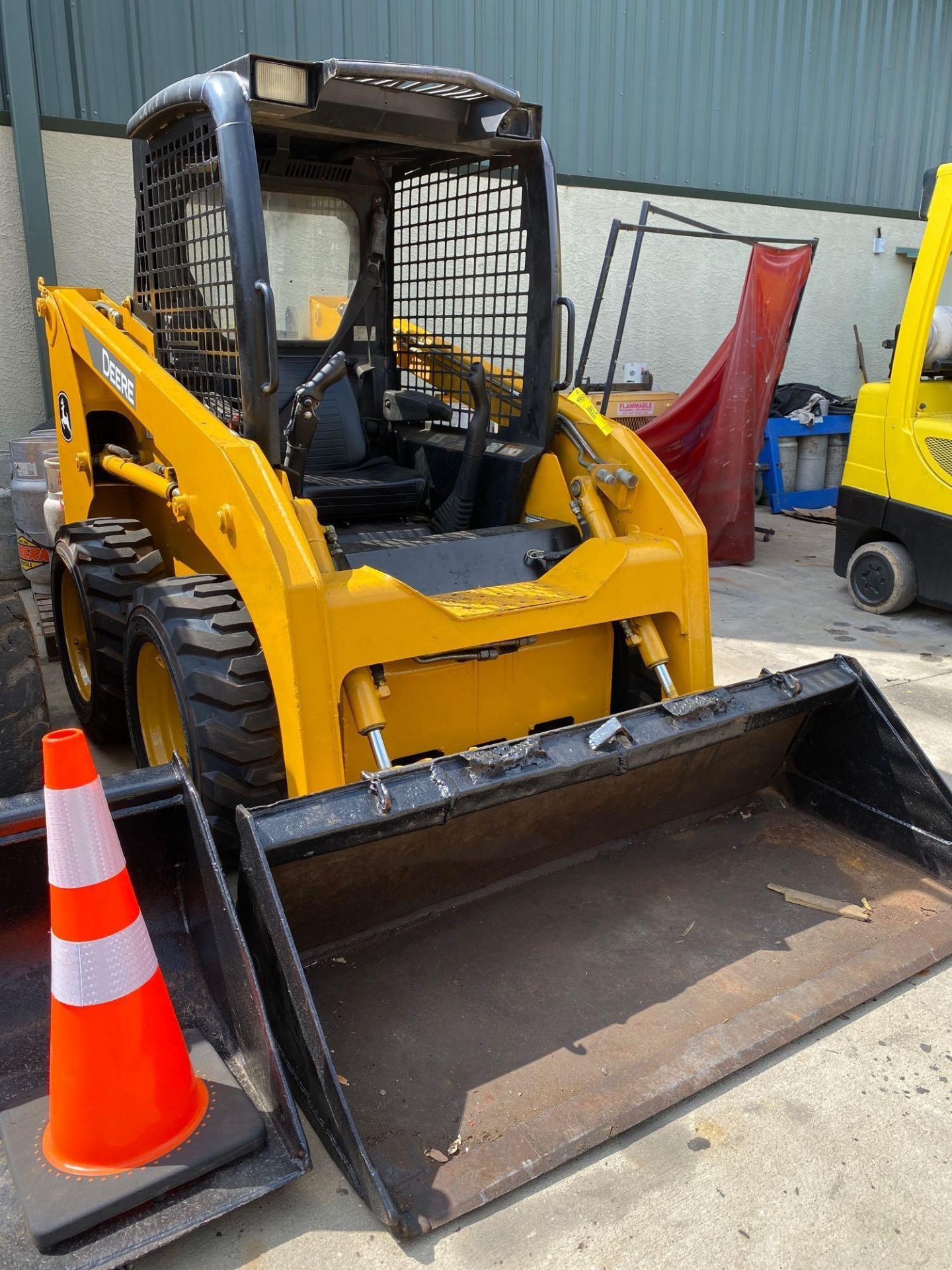 JOHN DEERE DIESEL SKID STEER WITH BUCKET ATTACHMENT, RUNS & OPERATES - Image 3 of 8